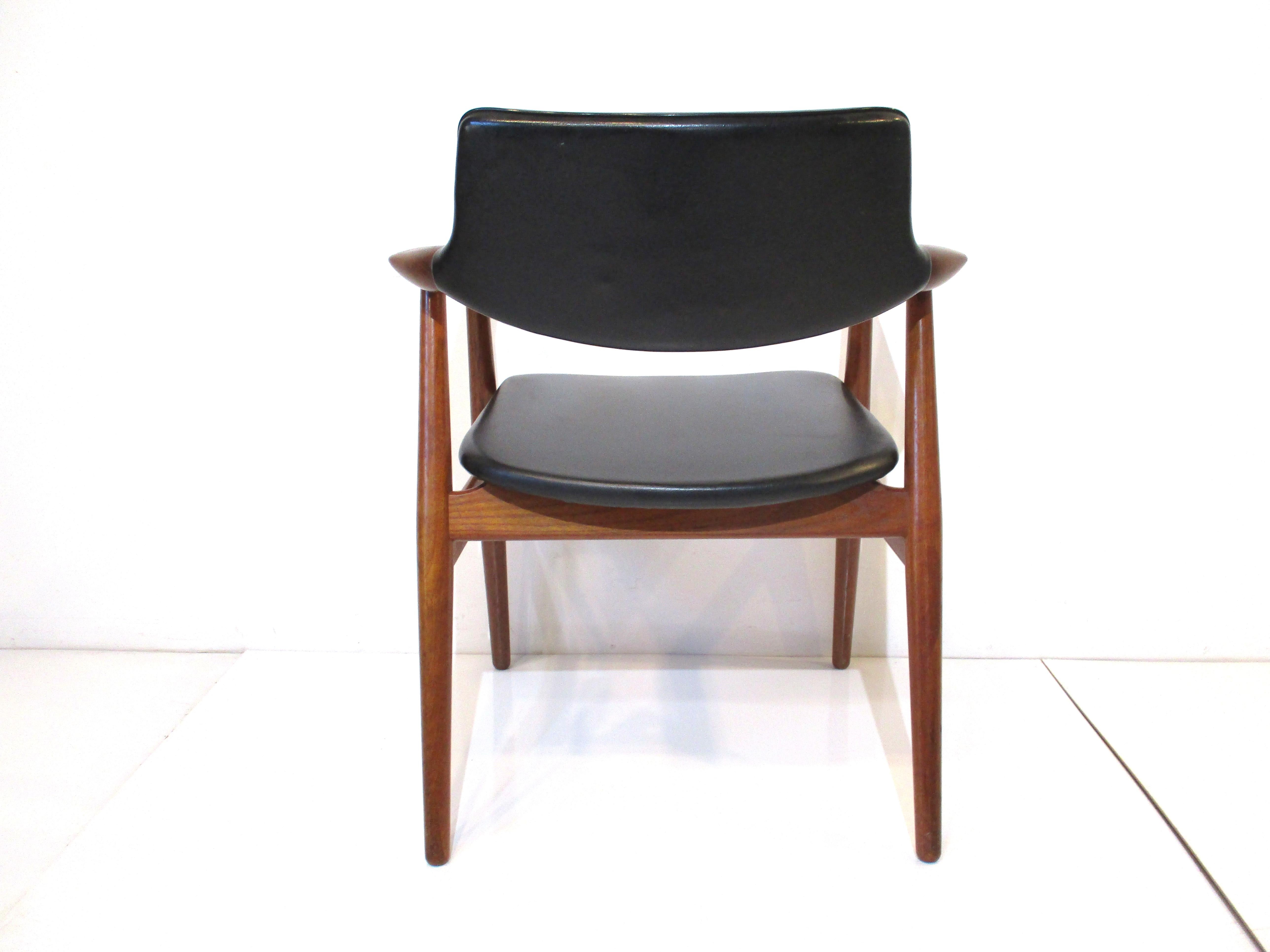 Mid-Century Modern Erik Kirkegarrd Teak Desk Chair for Stolefabrik / Povl Dinesen, Denmark For Sale