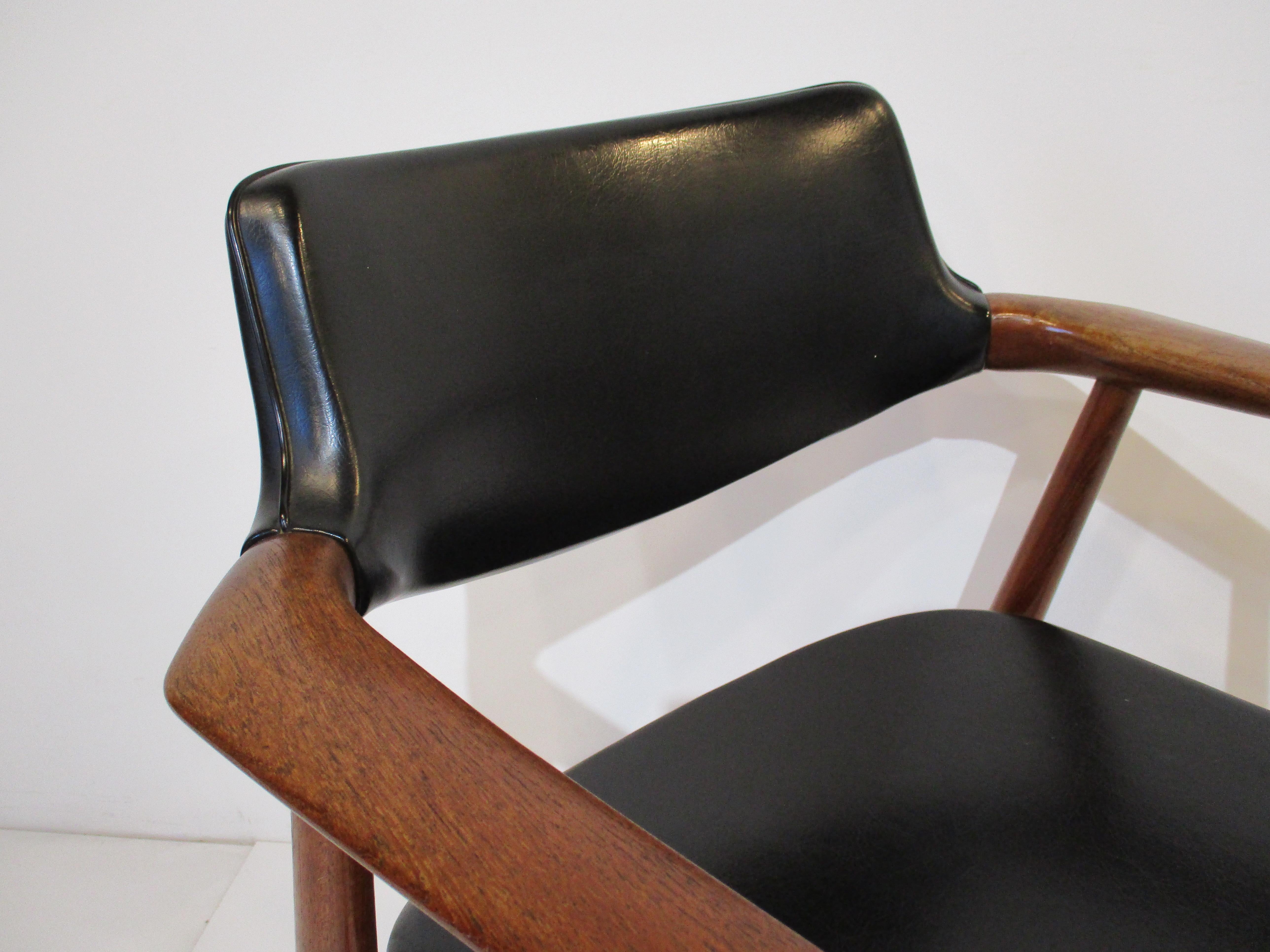 Erik Kirkegarrd Teak Desk Chair for Stolefabrik / Povl Dinesen, Denmark In Good Condition For Sale In Cincinnati, OH