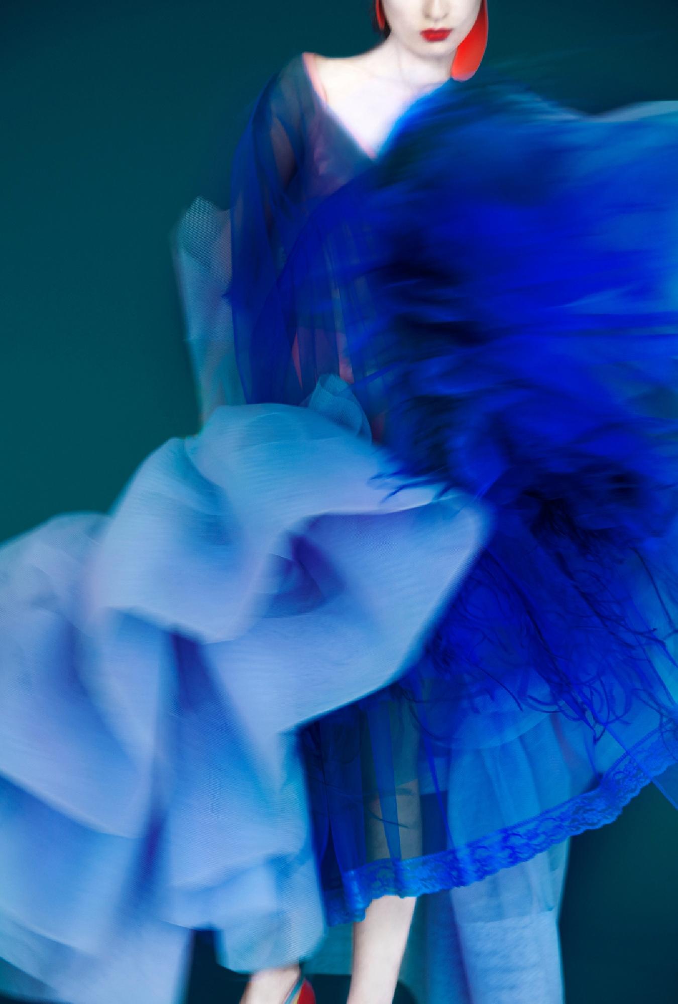 Erik MADIGAN HECK (*1983, United States)
Harper’s Bazaar Blue, 2023
Chromogenic print
Sheet 152.4 x 101.6 cm (60 x 40 in.)
Edition of 9 plus 2 artist's proofs (#2/9)
print only

Originally from Excelsior, Minnesota, Erik Madigan Heck (*1983) is one