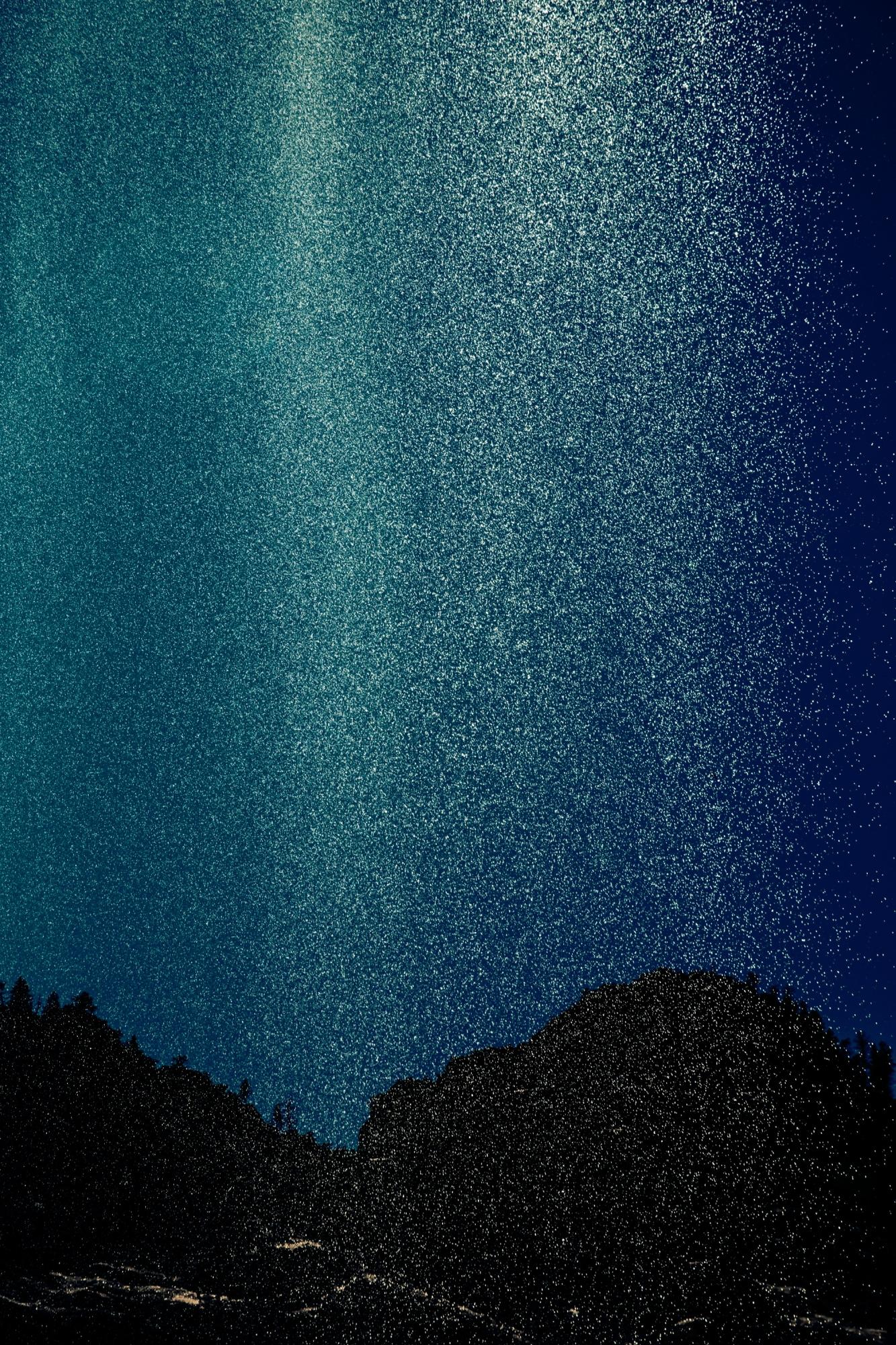 Landscape Photograph di Erik Madigan Heck - Cascata di notte