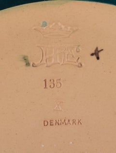 Erik Magnussen for Ipsens. Art Nouveau dish in hand-painted ceramic. 1920s