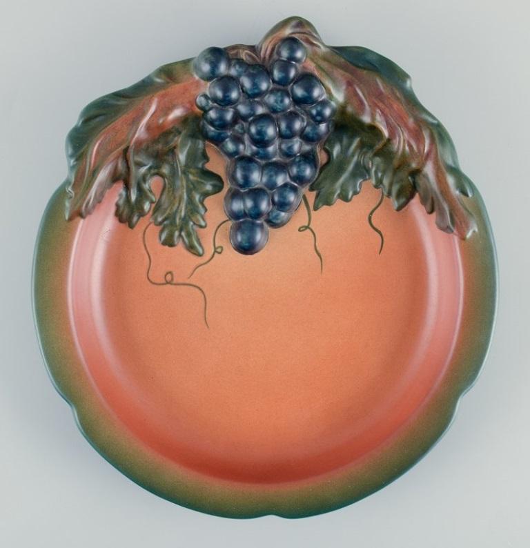 Erik Magnussen für Ipsens. Jugendstilschale aus handbemalter Keramik. 1920er Jahre (Art nouveau) im Angebot