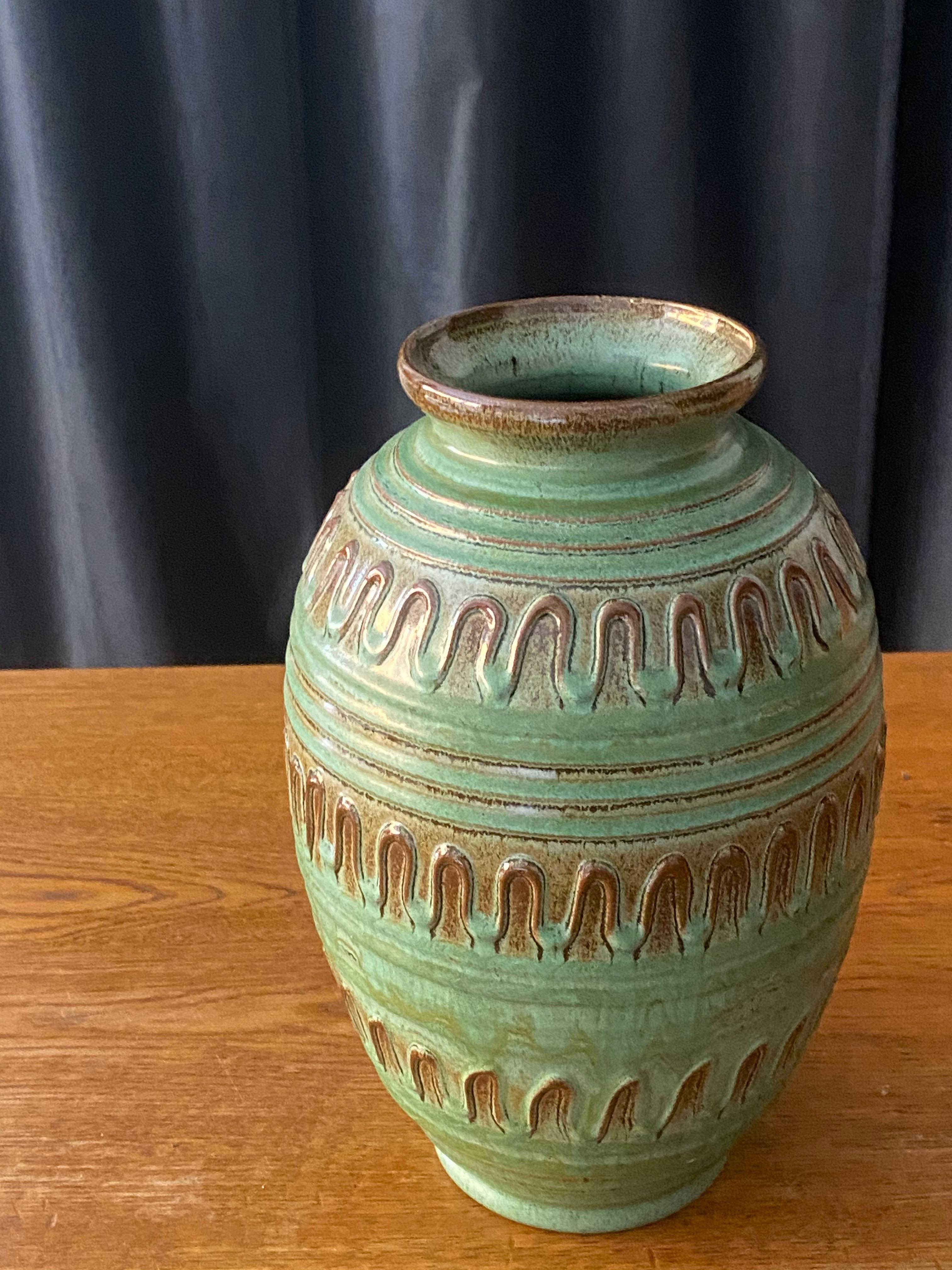 Scandinavian Modern Erik Mornils, for Nittsjö, Green and Brown ceramic vase, Sweden, 1940s