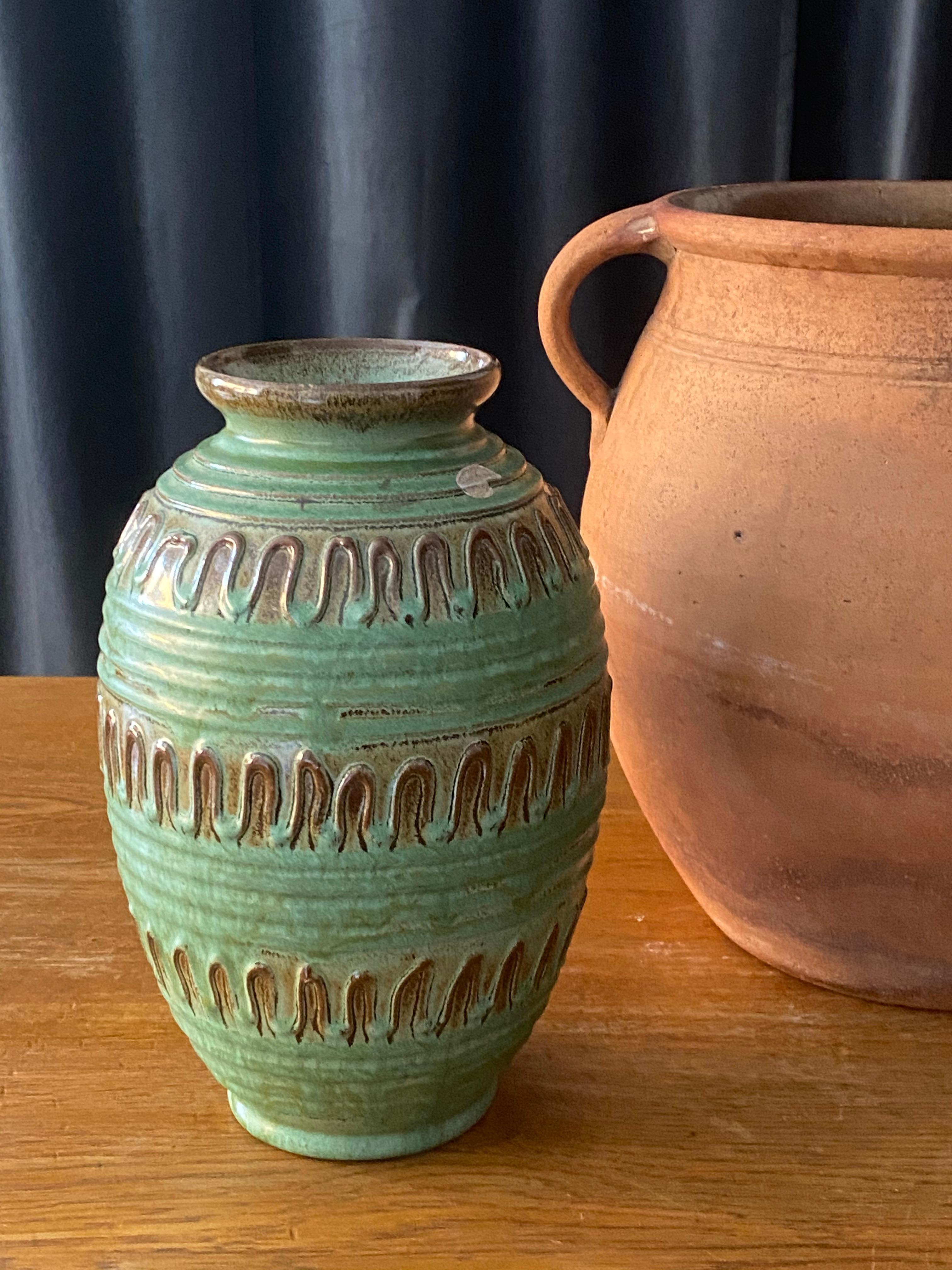 Erik Mornils, for Nittsjö, Green and Brown ceramic vase, Sweden, 1940s 2