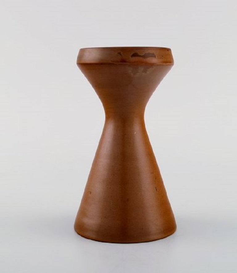 Erik Mornils for Nittsjö, Sweden. Vase in glazed ceramics. Beautiful glaze in brown shades, mid-20th century.
Measures: 13 x 8 cm.
In very good condition.
Stamped.