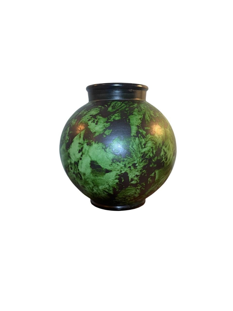 Art déco Ensemble de trois vases à glaçure verte par Erik Mornils pour Nittsjö, Suède, années 1930 en vente