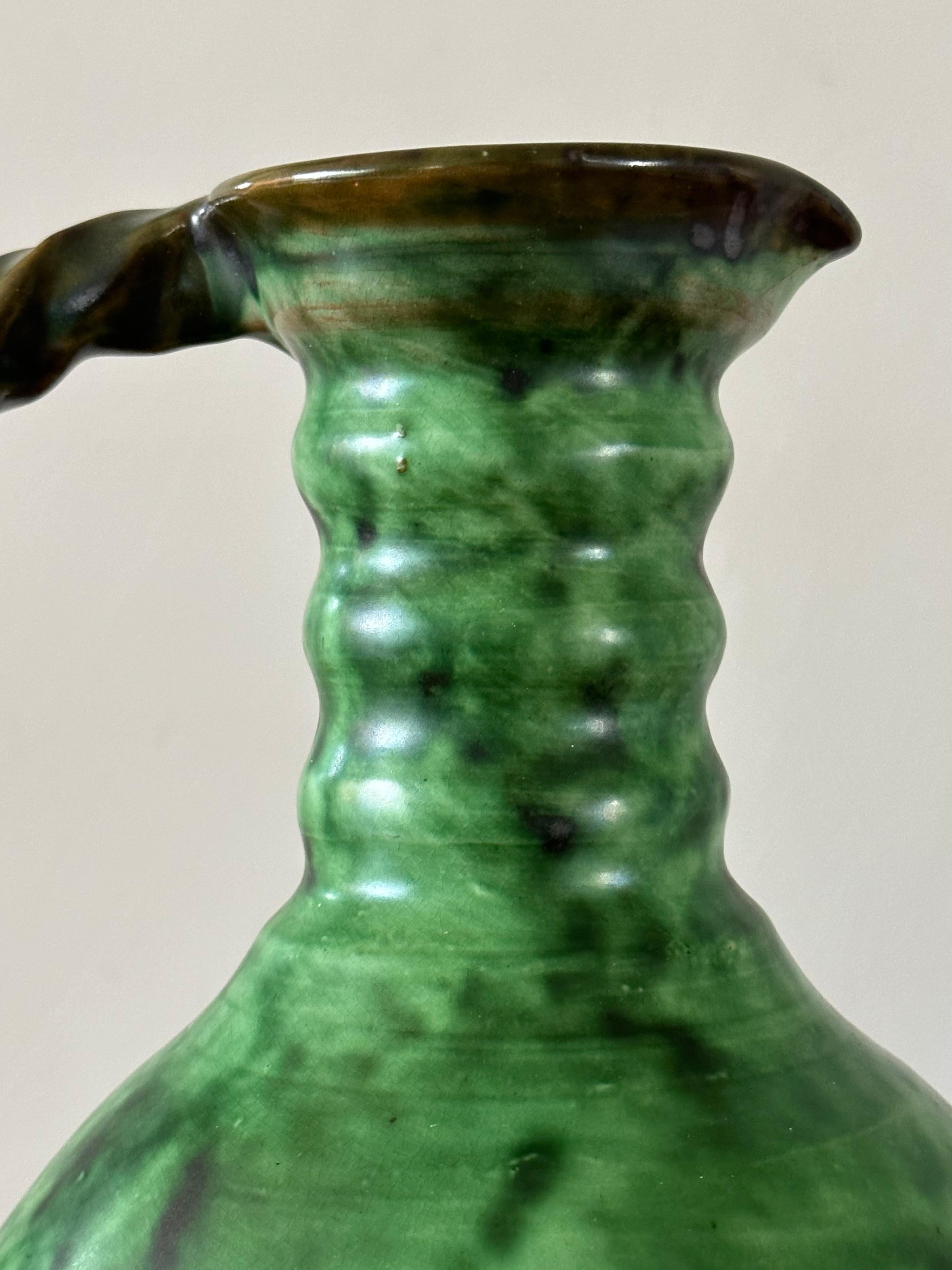 Vaso brocca con manico di Erik Mornils per Nittsjö Keramik, Svezia, smalto malachite in vendita 2