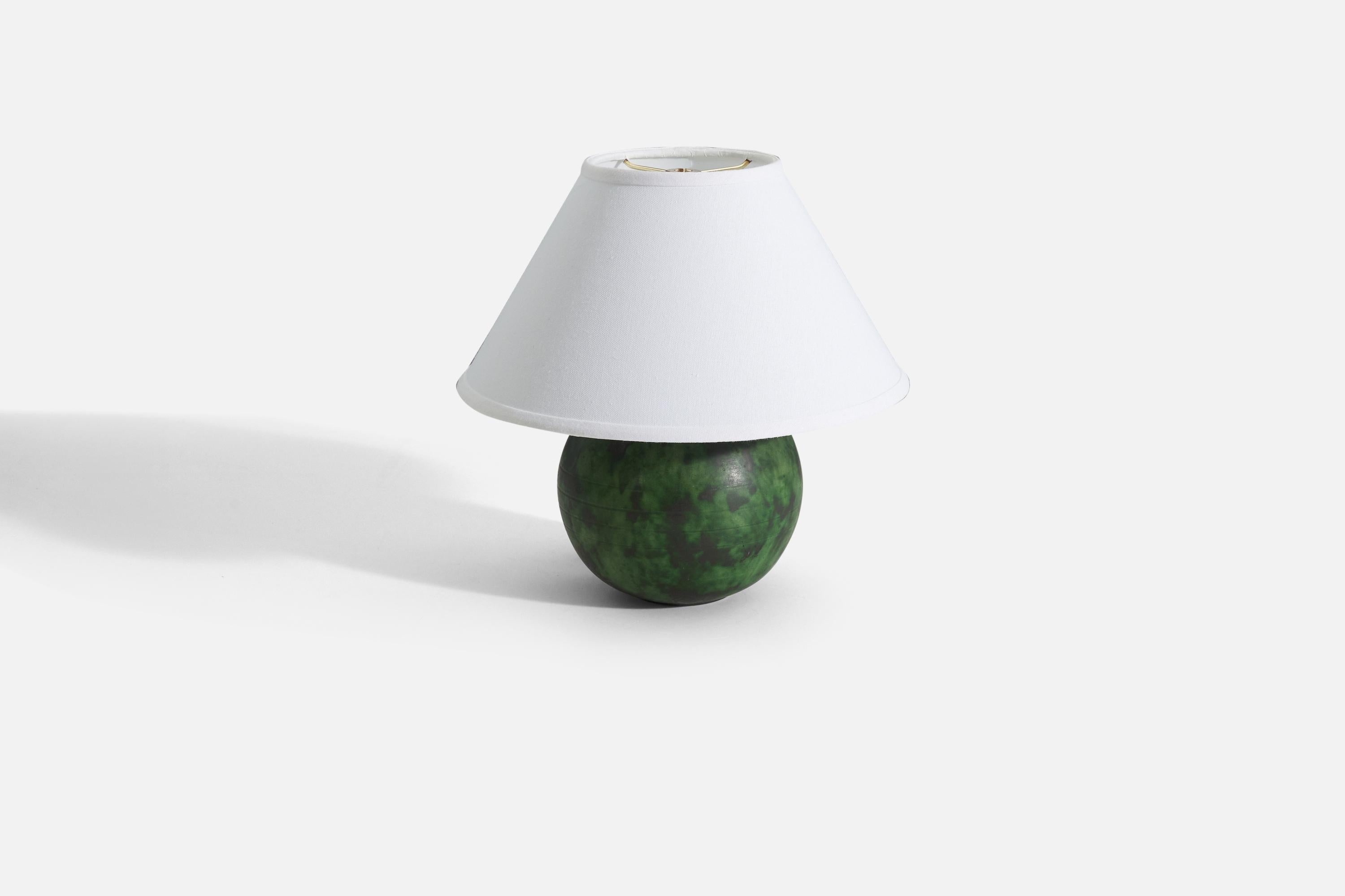Erik Mornils, Table Lamp, Green Glazed Earthenware, Nittsjö, Sweden, 1940s In Good Condition For Sale In High Point, NC