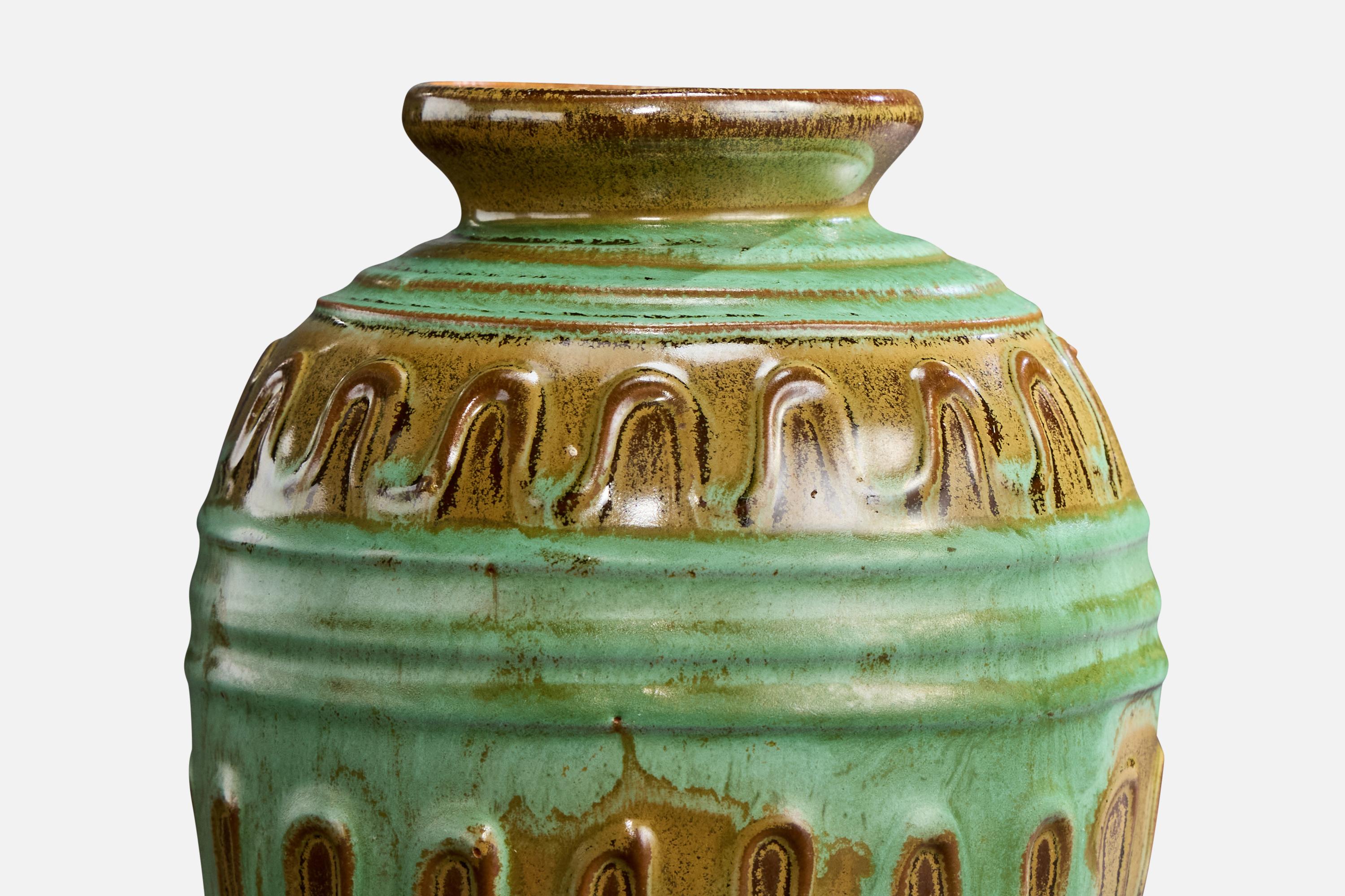 Erik Mornils, Vase, Ceramic, Sweden, 1930s In Good Condition For Sale In High Point, NC