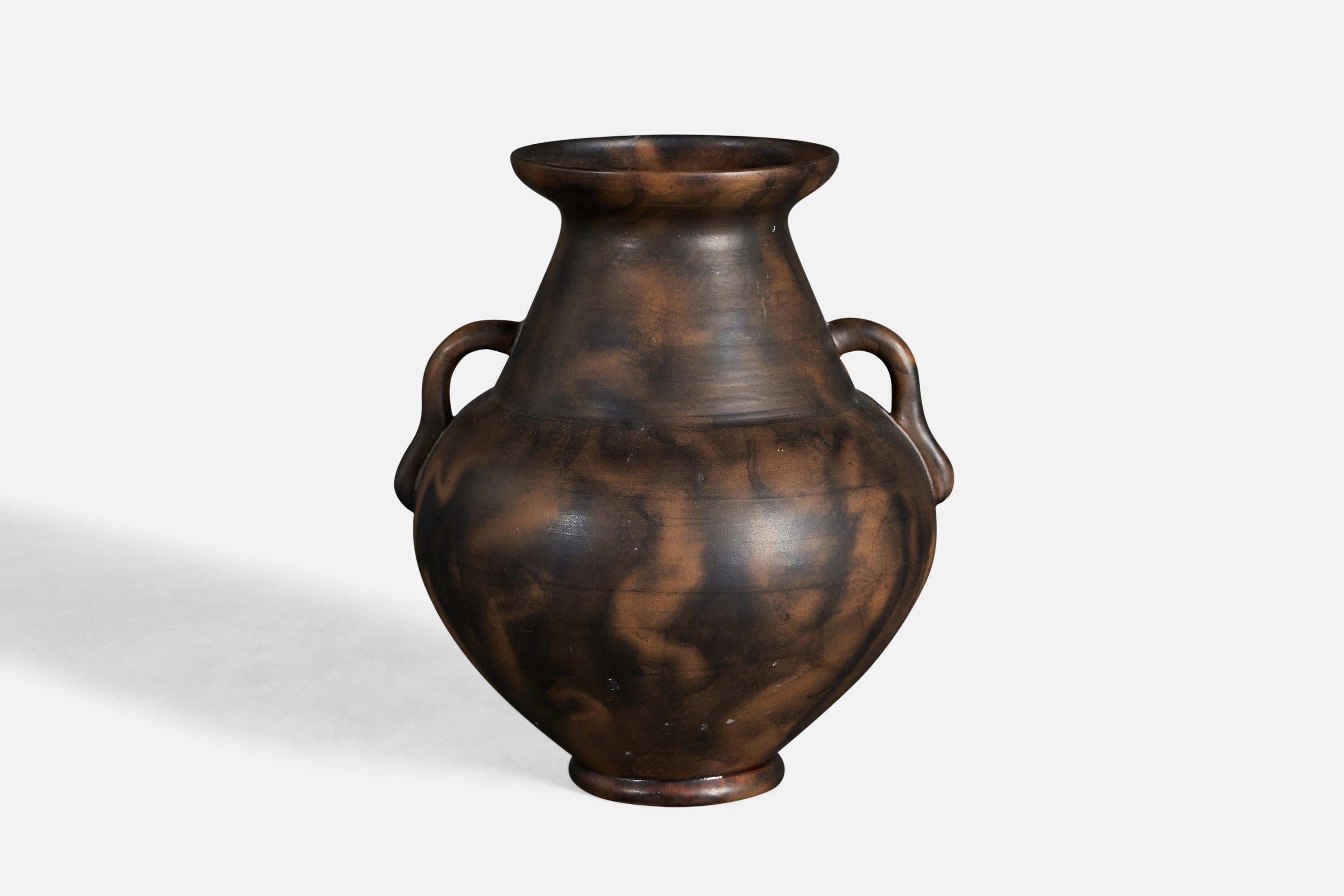 Vaso in terracotta smaltata nera e marrone, disegnato da Erik Mornils e prodotto da Nittsjö, Svezia, 1930 circa.