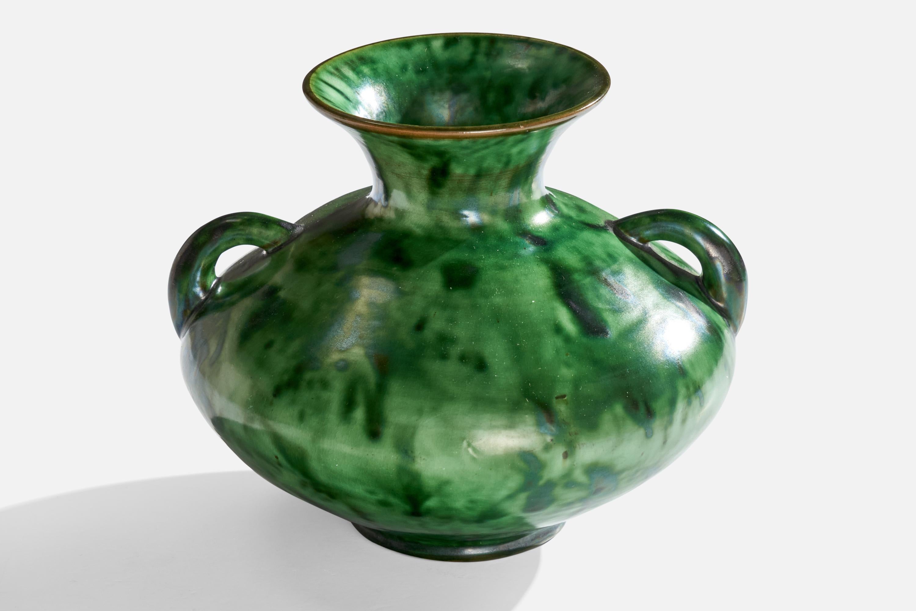 Vaso in terracotta smaltata di colore verde disegnato da Erik Mornils e prodotto da Nittsjö, Svezia, anni '1930.