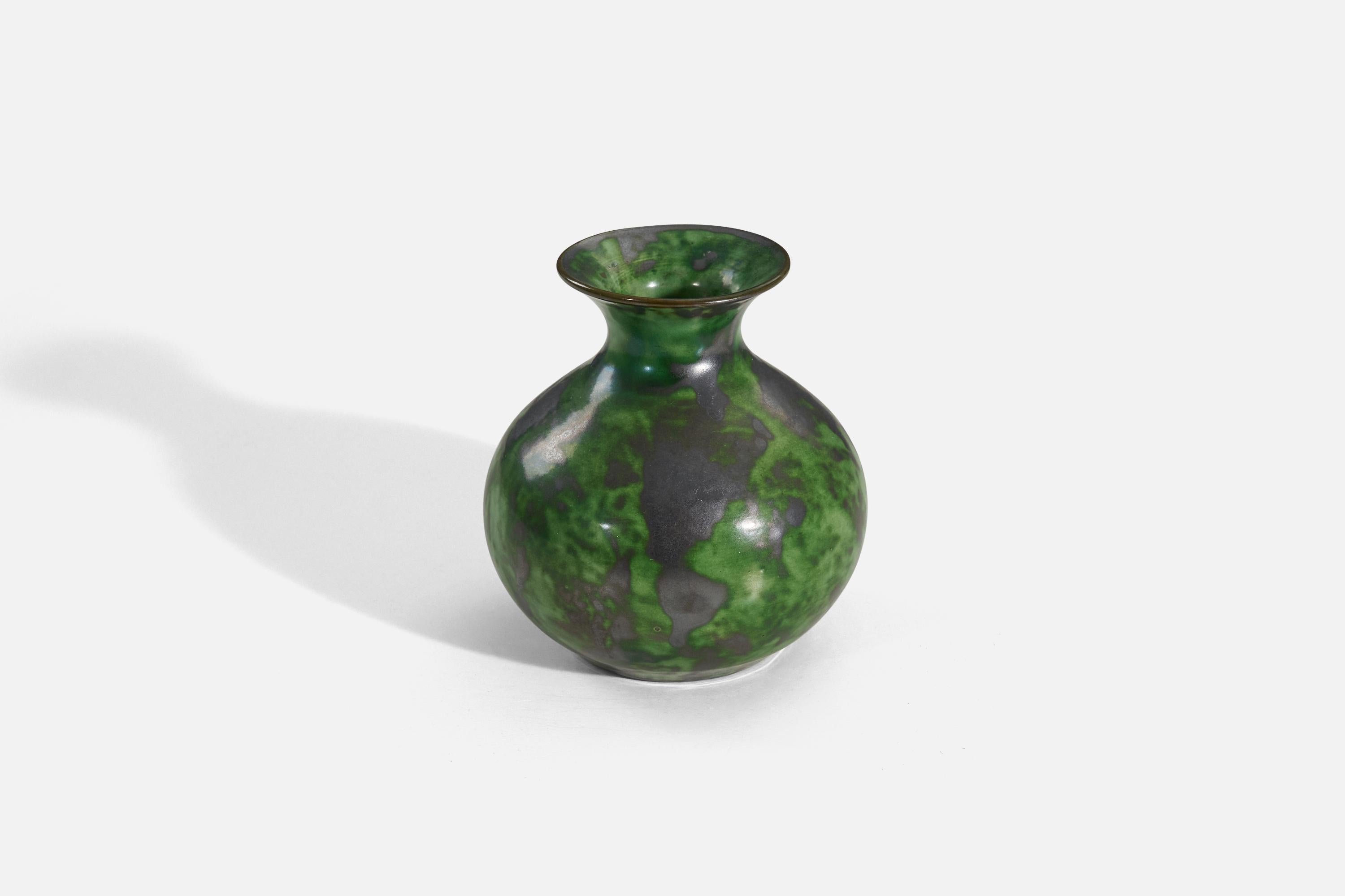 Scandinavian Modern Erik Mornils, Vase, Green-Glazed Earthenware, Nittsjö Sweden, 1940s For Sale