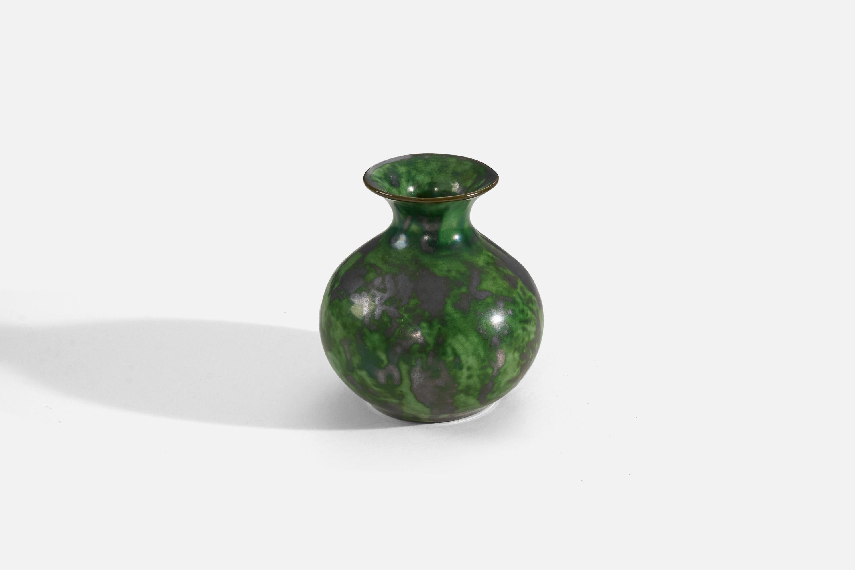 Erik Mornils, Vase, Green-Glazed Earthenware, Nittsjö Sweden, 1940s In Good Condition For Sale In High Point, NC