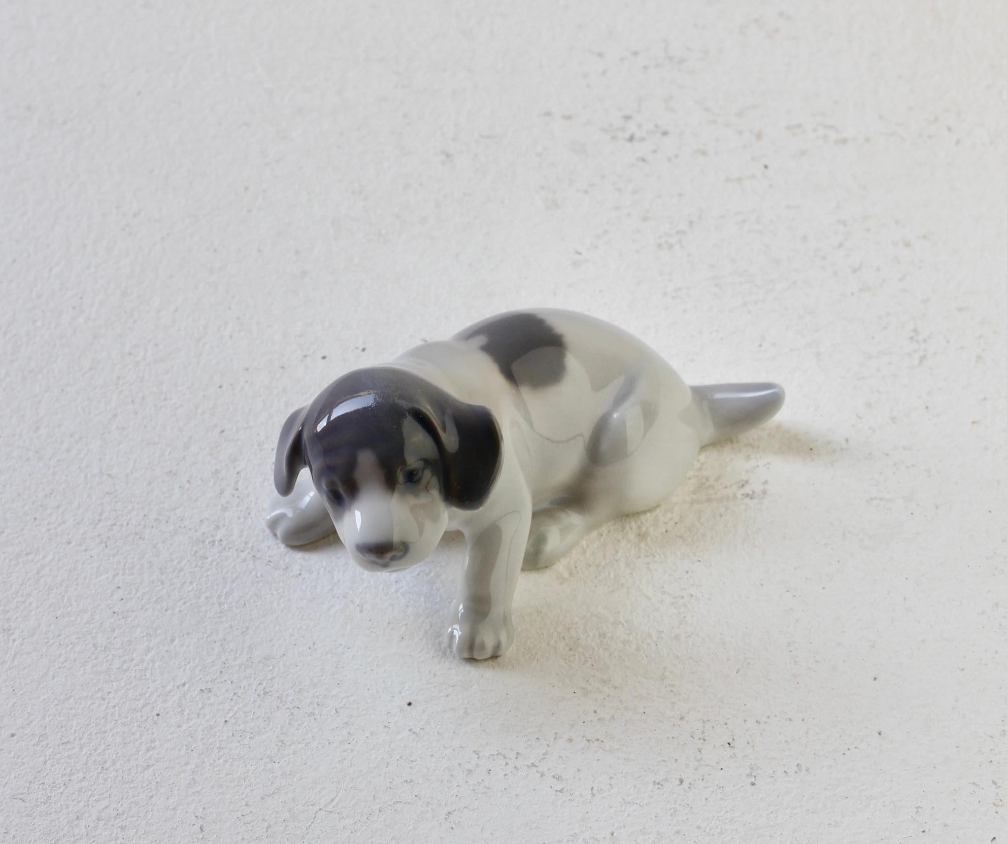 Erik Nielsen per Royal Copenhagen Cucciolo di cane in porcellana danese circa 1965 in vendita 2