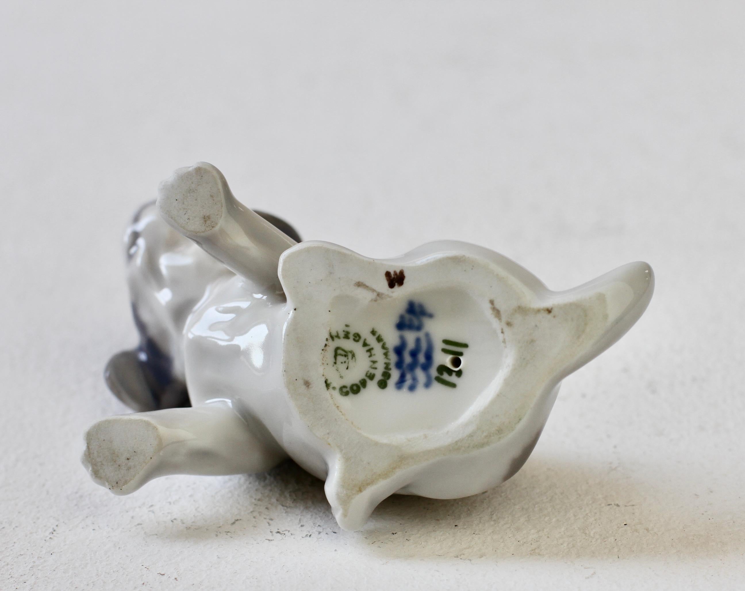 Erik Nielsen per Royal Copenhagen Cucciolo di cane in porcellana danese circa 1965 in vendita 4