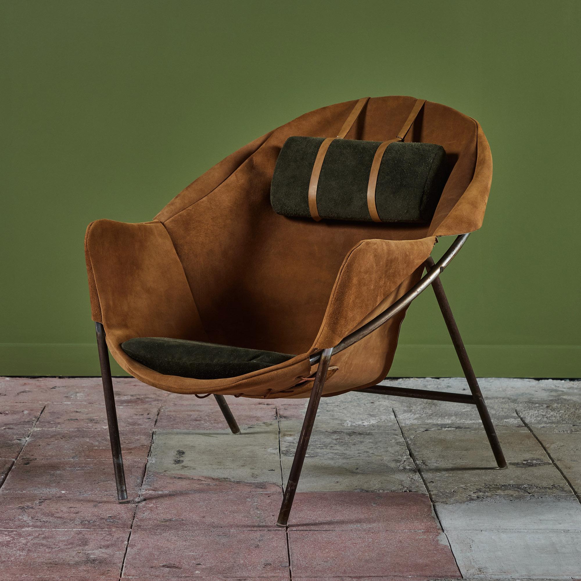 Easy lounge chair by Erik Ole Jorgensen for Bovirke, c.1950's, Denmark. This lounge chair features a patinated chrome frame with suede sling chair in camel. The chair also showcases a dark green seat cushion and head pillow.

Dimensions
30