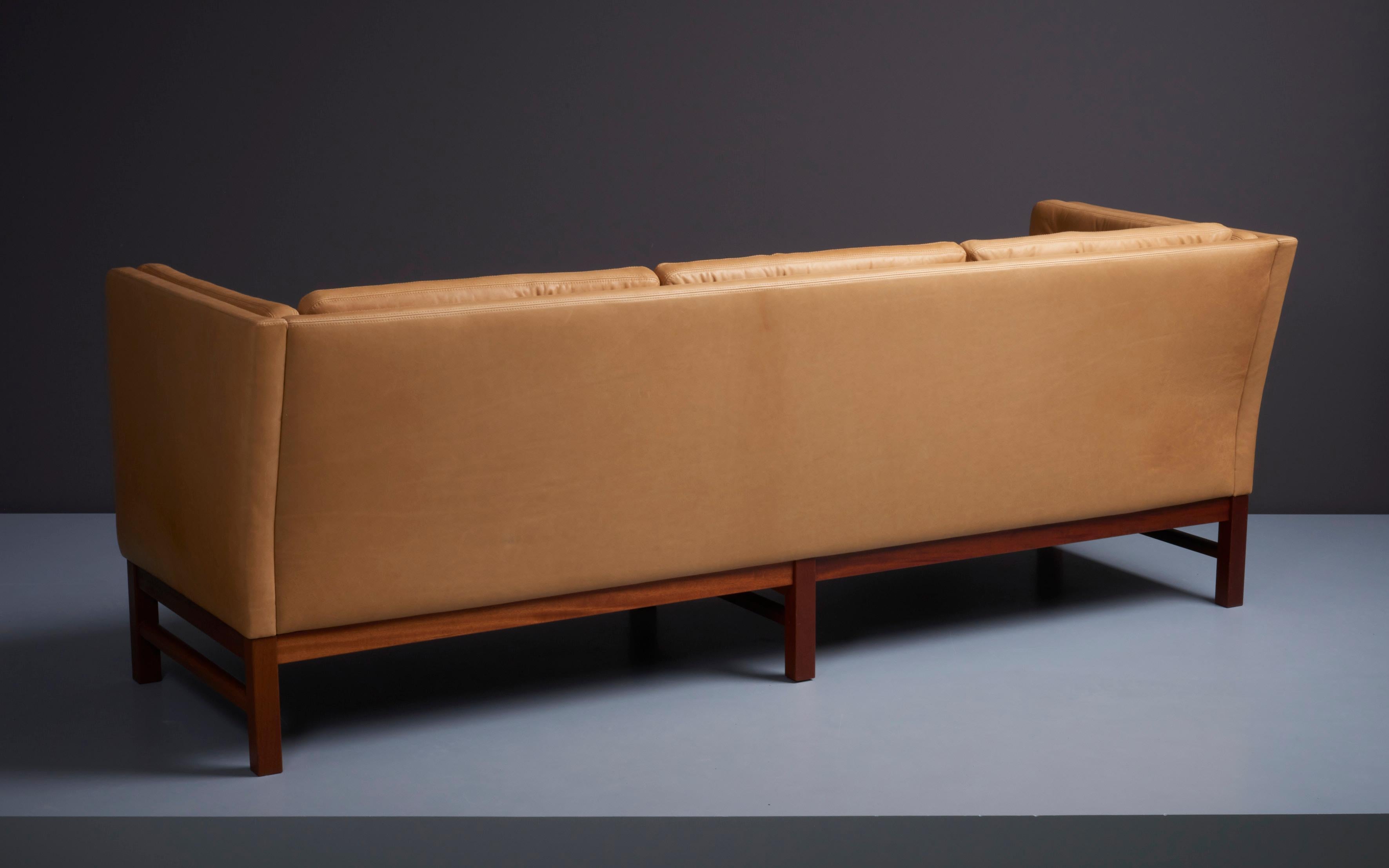 Erik Ole Jorgensen EJ315 Sofa in Aniline Cognac Leather, Denmark, 1970s  For Sale 4