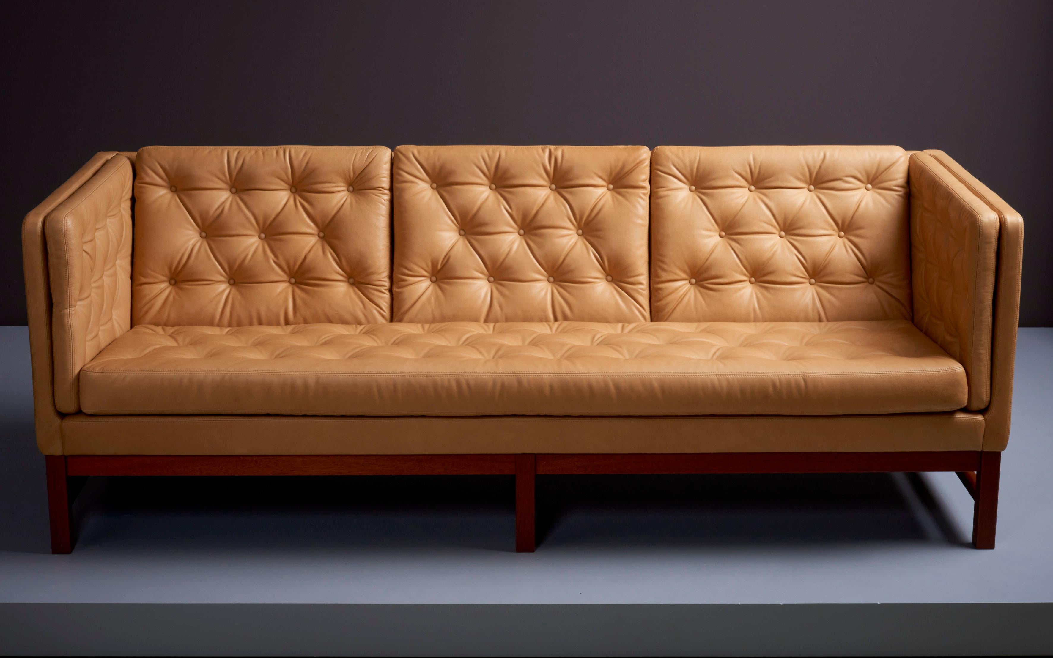 Erik Ole Jorgensen EJ315 Sofa in Aniline Cognac Leather, Denmark, 1970s  For Sale 3