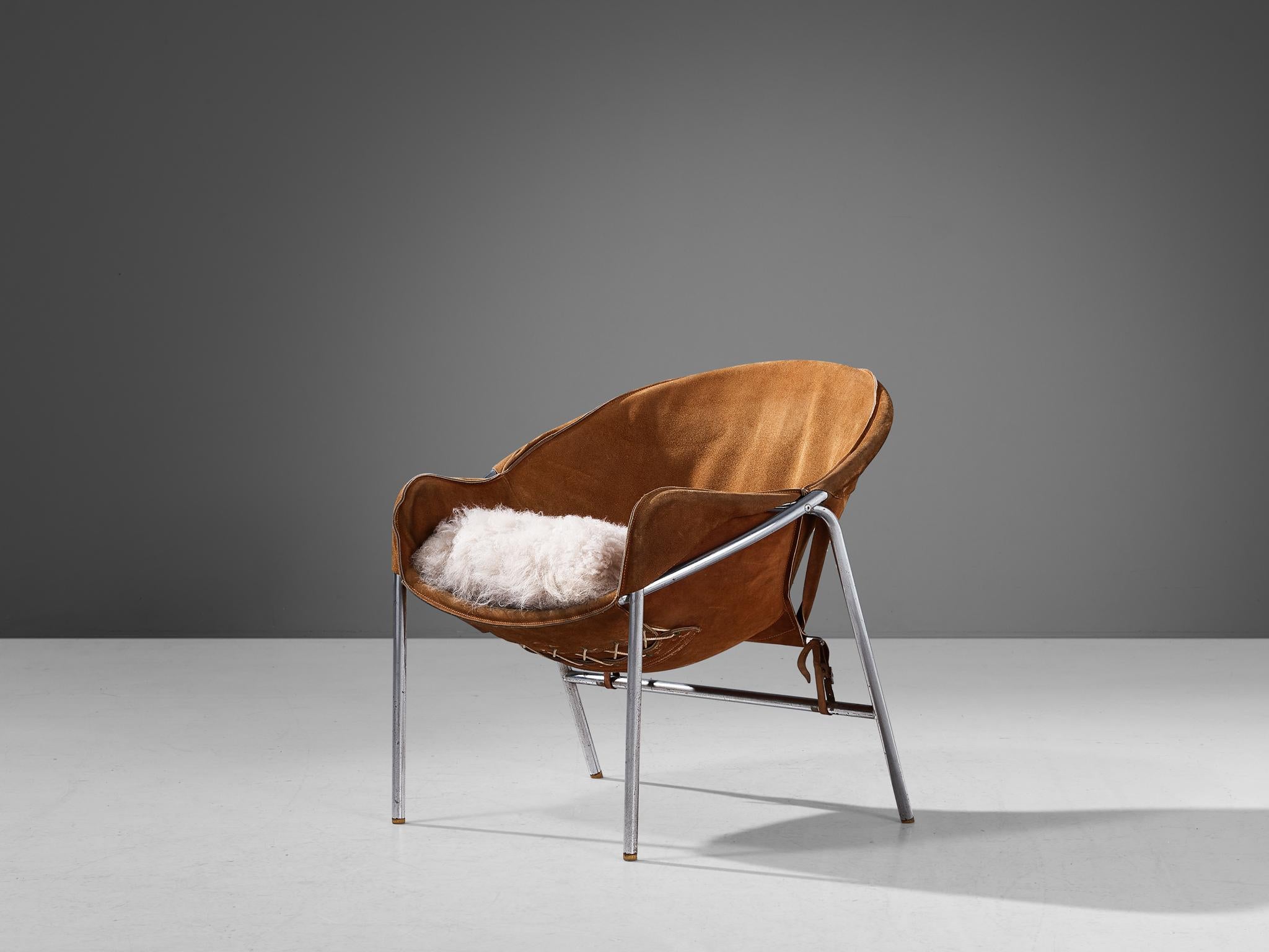 Erik Jørgensen, lounge chair model BO361, chromed metal, suede, wool, rope, brass, Denmark, design 1953

This design by Erik Jørgensen epitomizes a splendid construction featuring a ball-shaped seating that is attached to a stabile frame in chromed