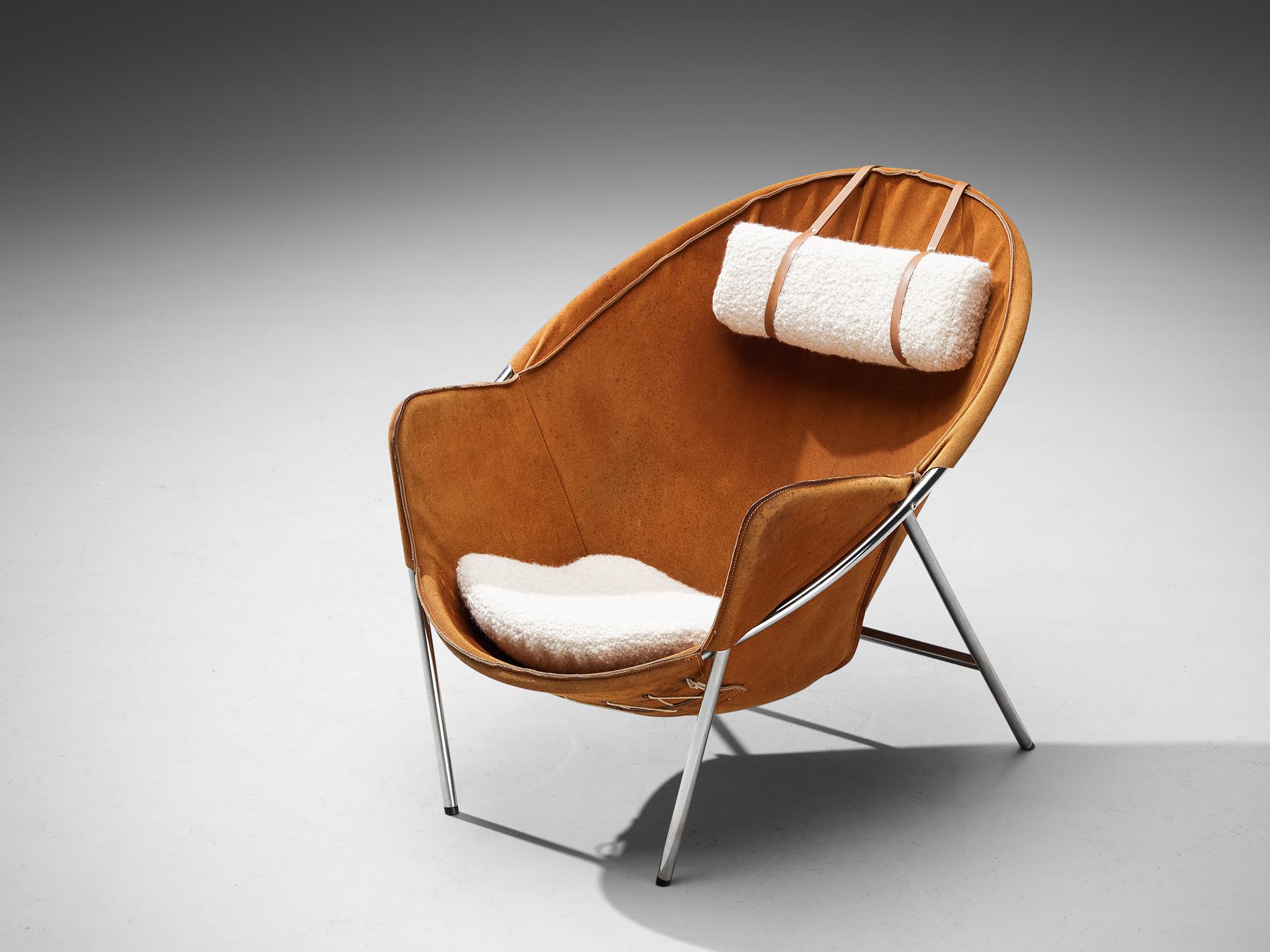 Erik Jørgensen, lounge chair model BO361, chromed metal, suede, wool, rope, brass, Denmark, design 1953

This design by Erik Jørgensen epitomizes a splendid construction featuring a ball-shaped seating that is attached to a stabile frame in
