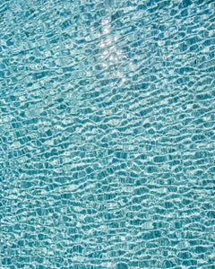 H2O V - photographie grand format de reflets du soleil sur la surface de l'eau de la piscine
