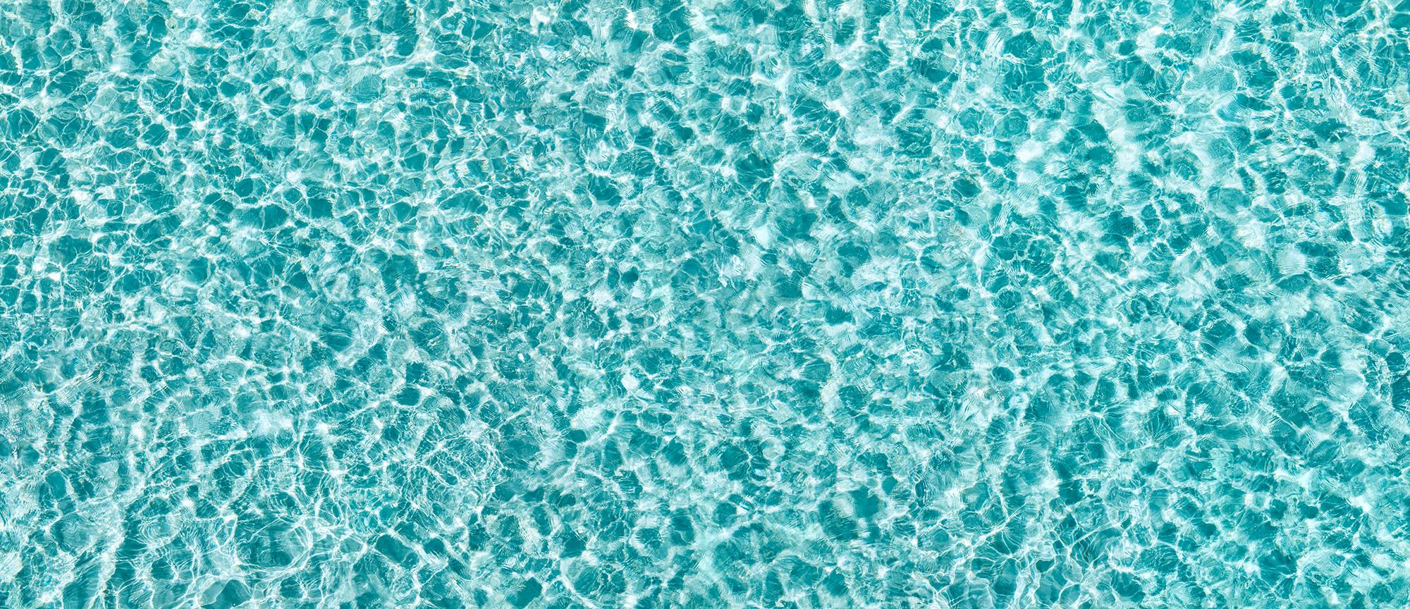 H2O VI - fotografia di grande formato di riflessi del sole - Omaggio a David Hockney