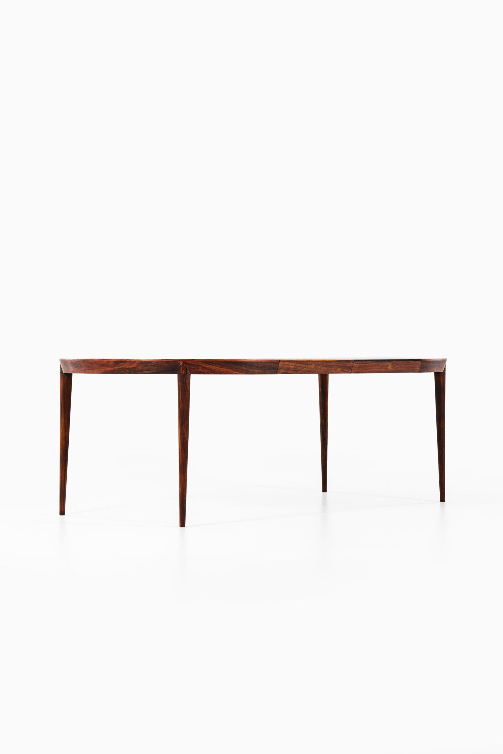 Mid-20th Century Erik Riisager Hansen Dining Table Model 71 Produced by Haslev Møbelsnedkeri For Sale
