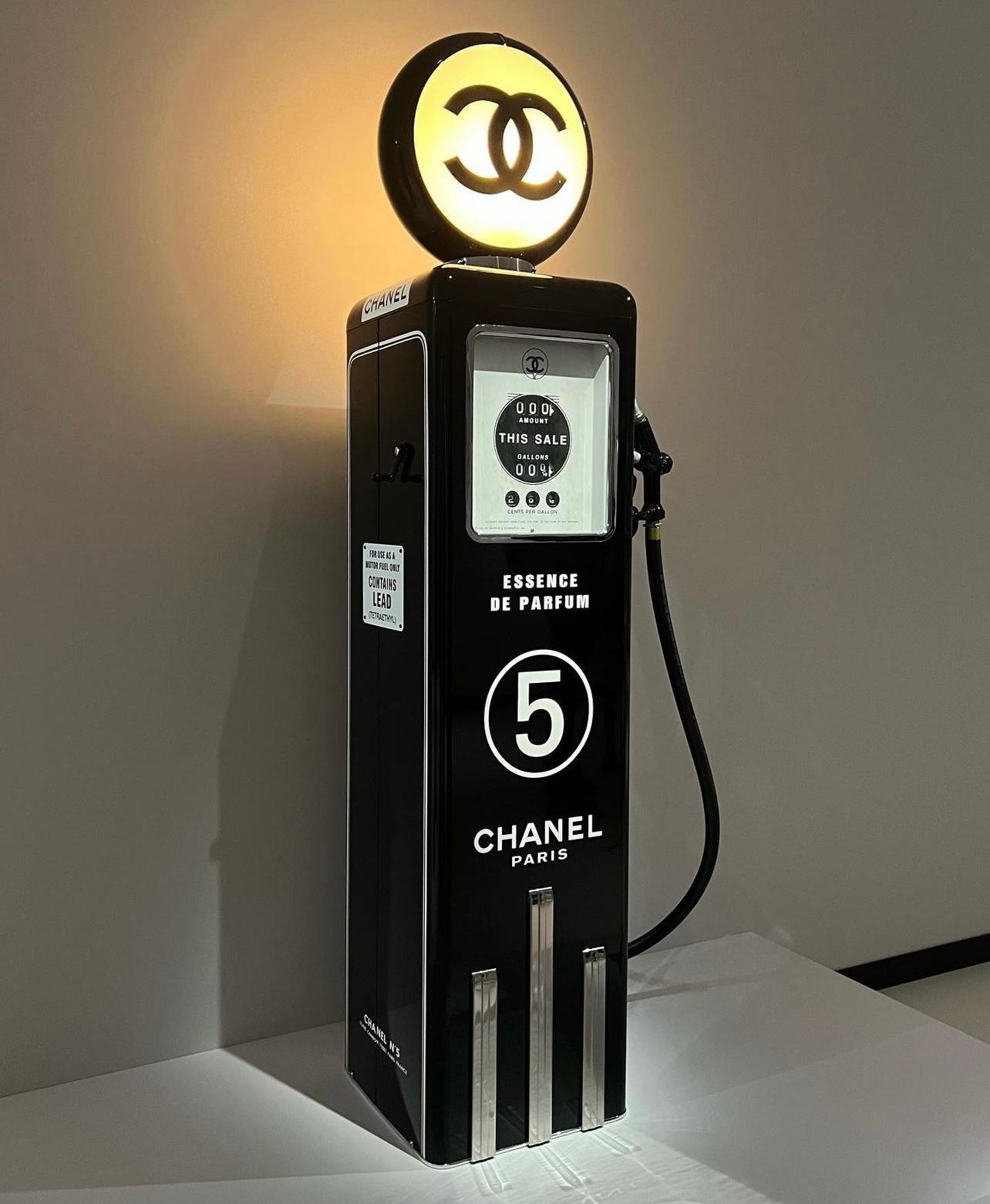Still-Life Sculpture de Erik Salin - Chanel Petrol Pump