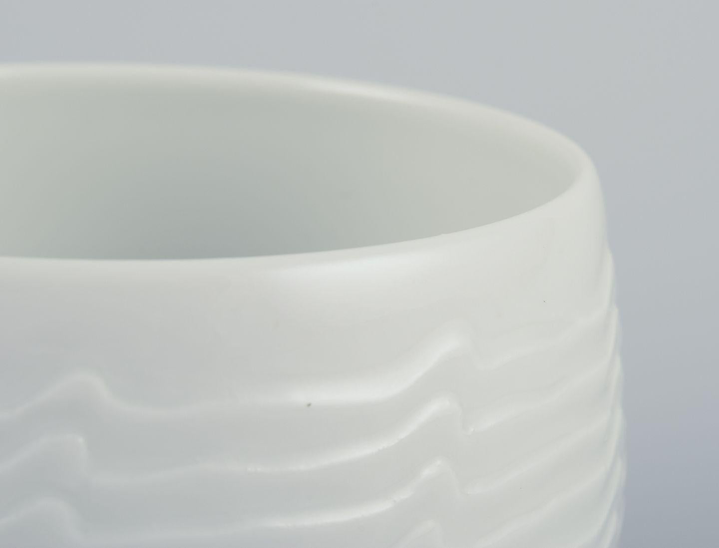 Erik Stæhr-Nielsen para Royal Copenhagen. Cuenco de gres con esmalte blanco Escandinavo moderno en venta