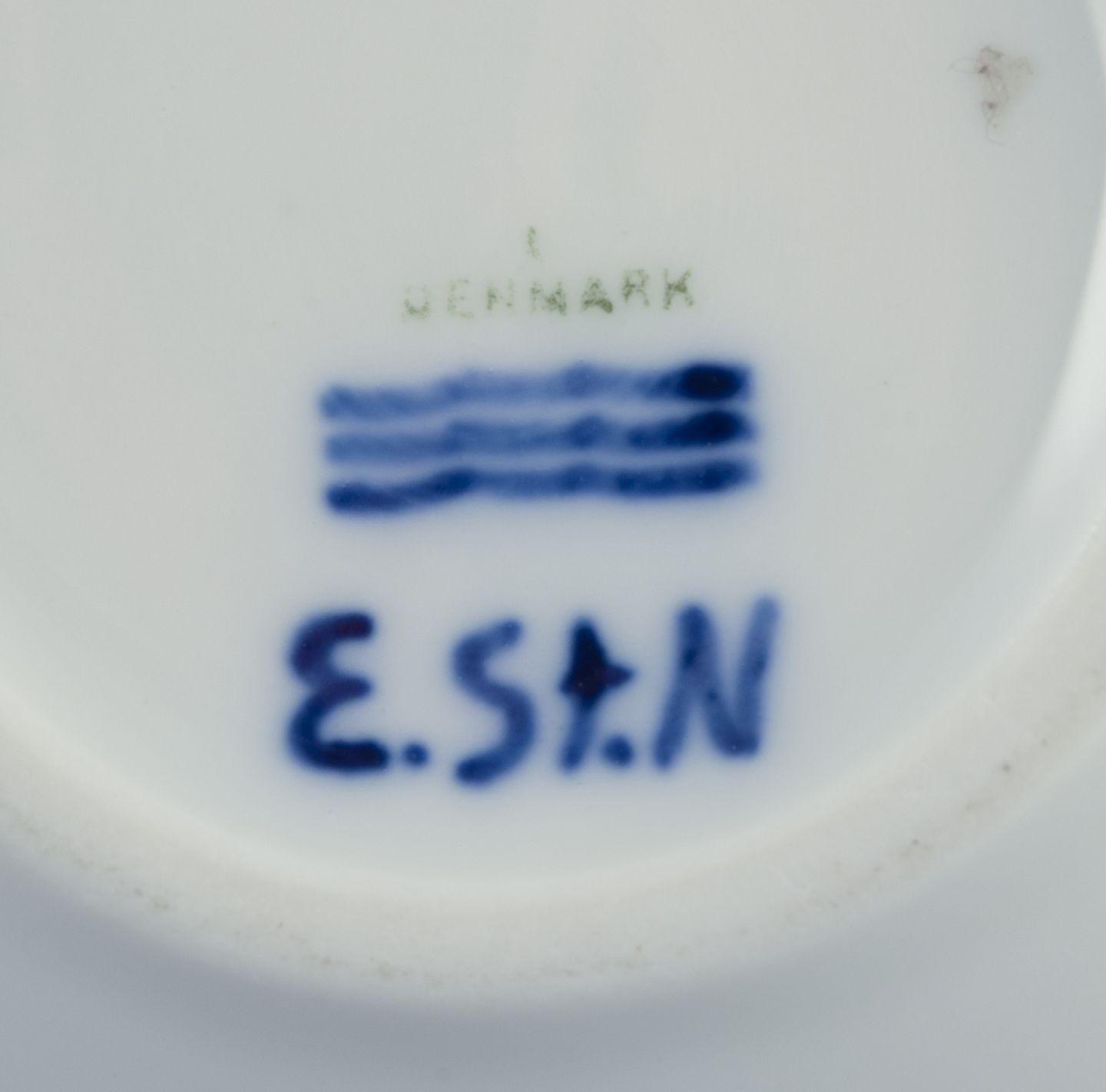 Erik Stæhr-Nielsen para Royal Copenhagen. Cuenco de gres con esmalte blanco Danés en venta