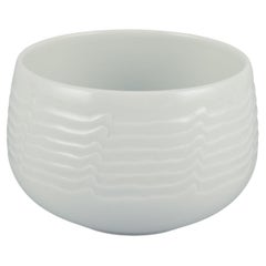 Erik Stæhr-Nielsen for Royal Copenhagen. Stoneware bowl with white glaze