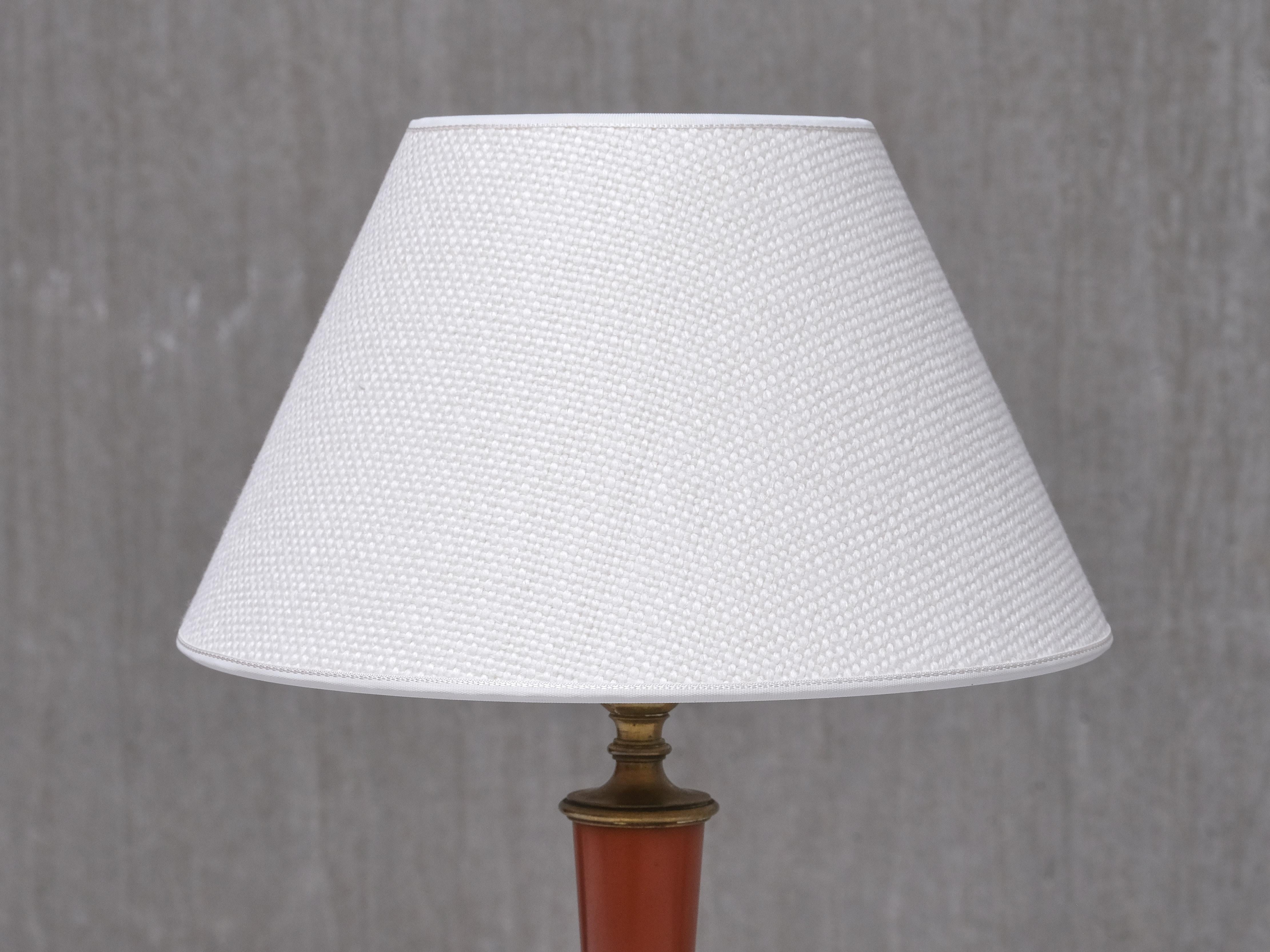 Lampe de table en laiton d'Erik Tidstrand, abat-jour en lin, Nordiska Kompaniet, Suède, 1927 en vente 1