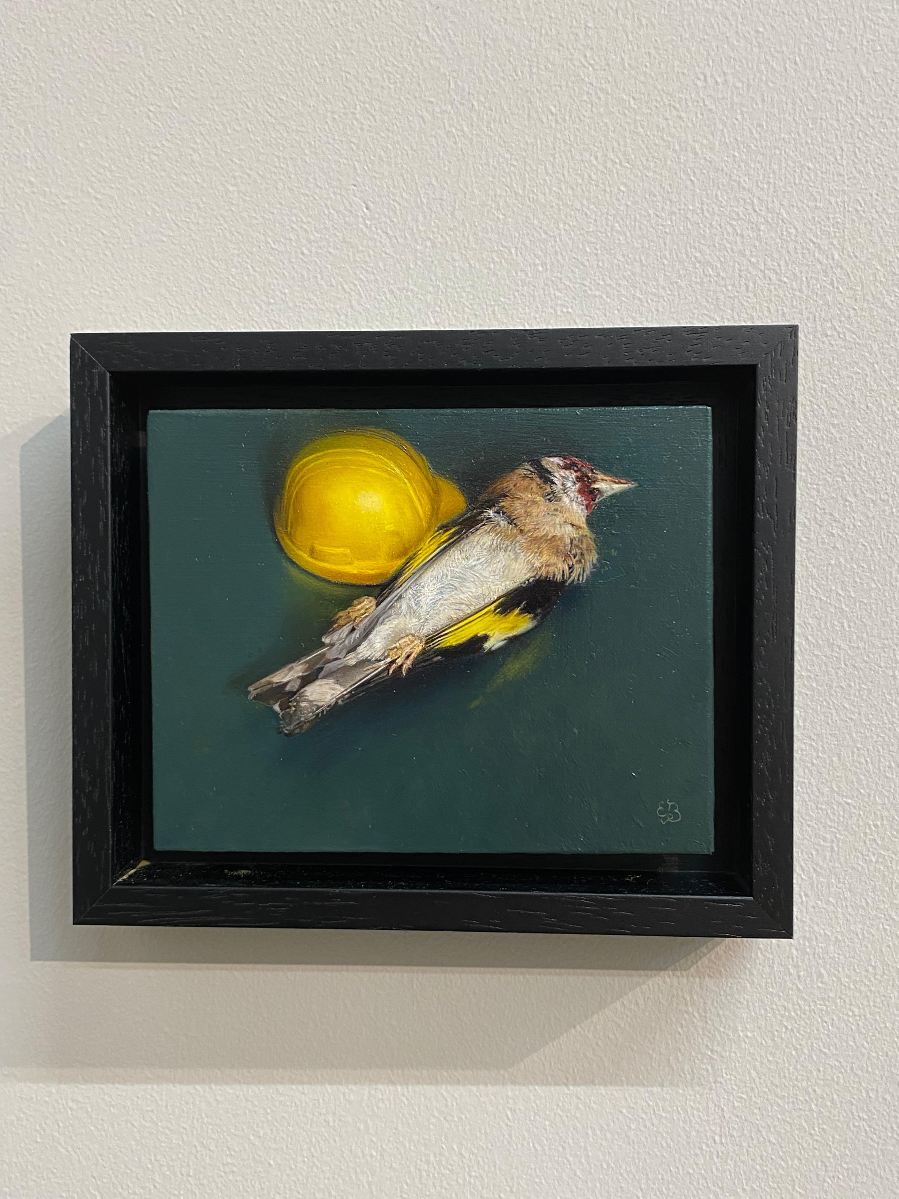 Erschöpft - 21. Jahrhundert Zeitgenössisches realistisches Stilleben eines Vogels – Painting von Erik van de Beek