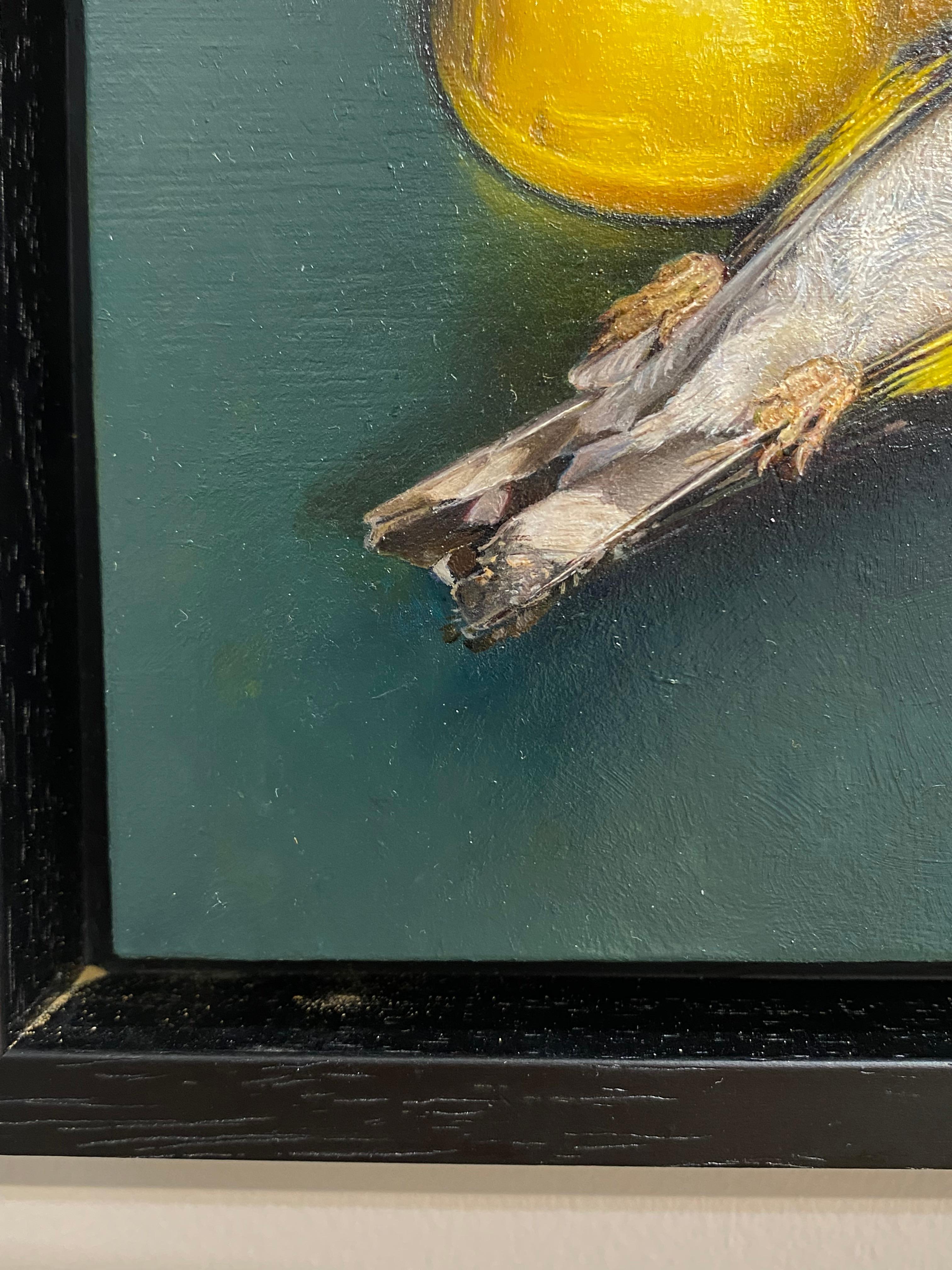 Erschöpft - 21. Jahrhundert Zeitgenössisches realistisches Stilleben eines Vogels im Angebot 1