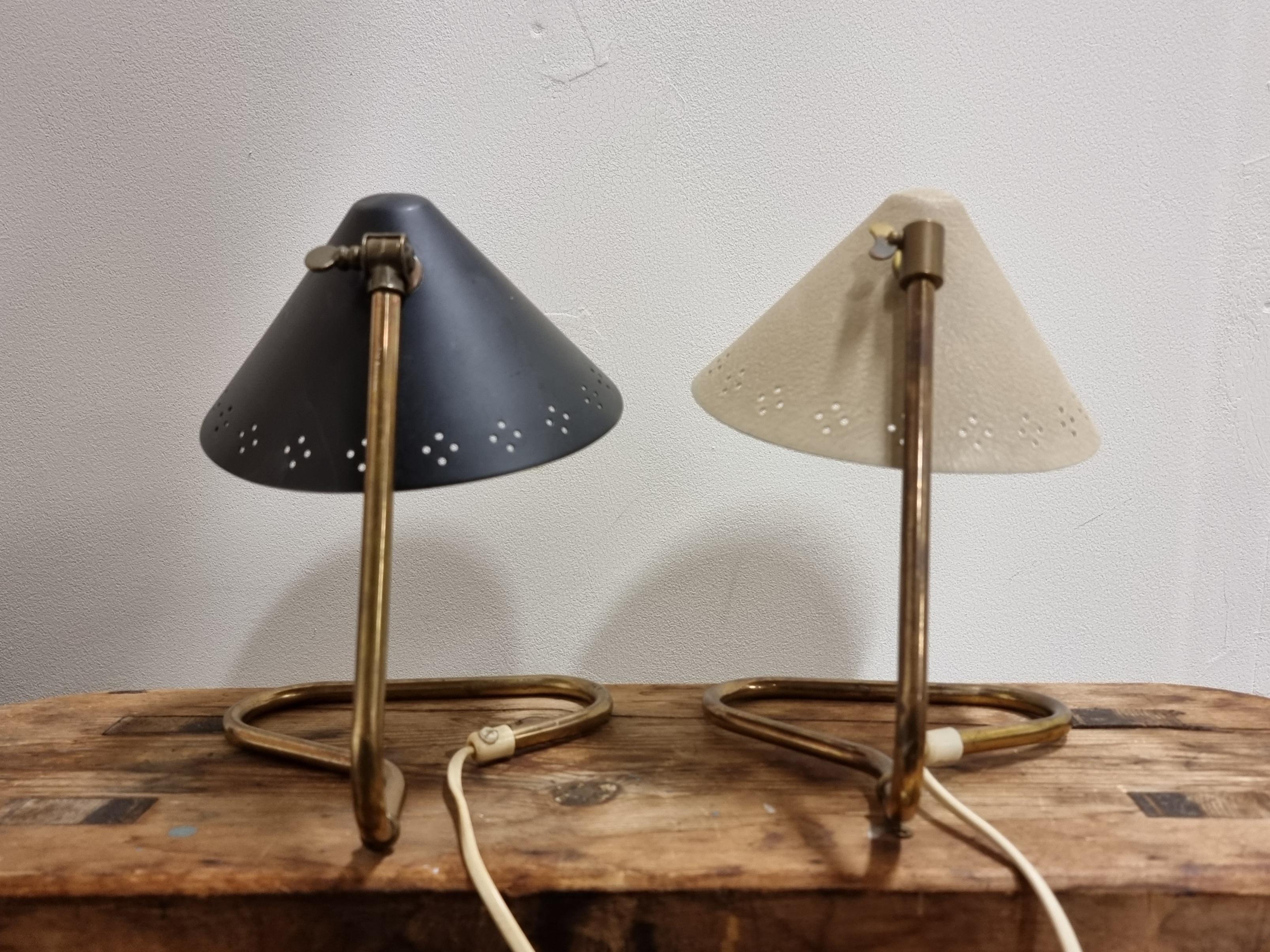 Erik Wärnå, table / wall lights model GK14, for Gnosjö Konstsmide. Sweden mid1900s. Scandinavian / Midcentury Modern.  

A beautiful example on swedish modern with adjustable lacquered metals shades and brass details. Price per lamp.