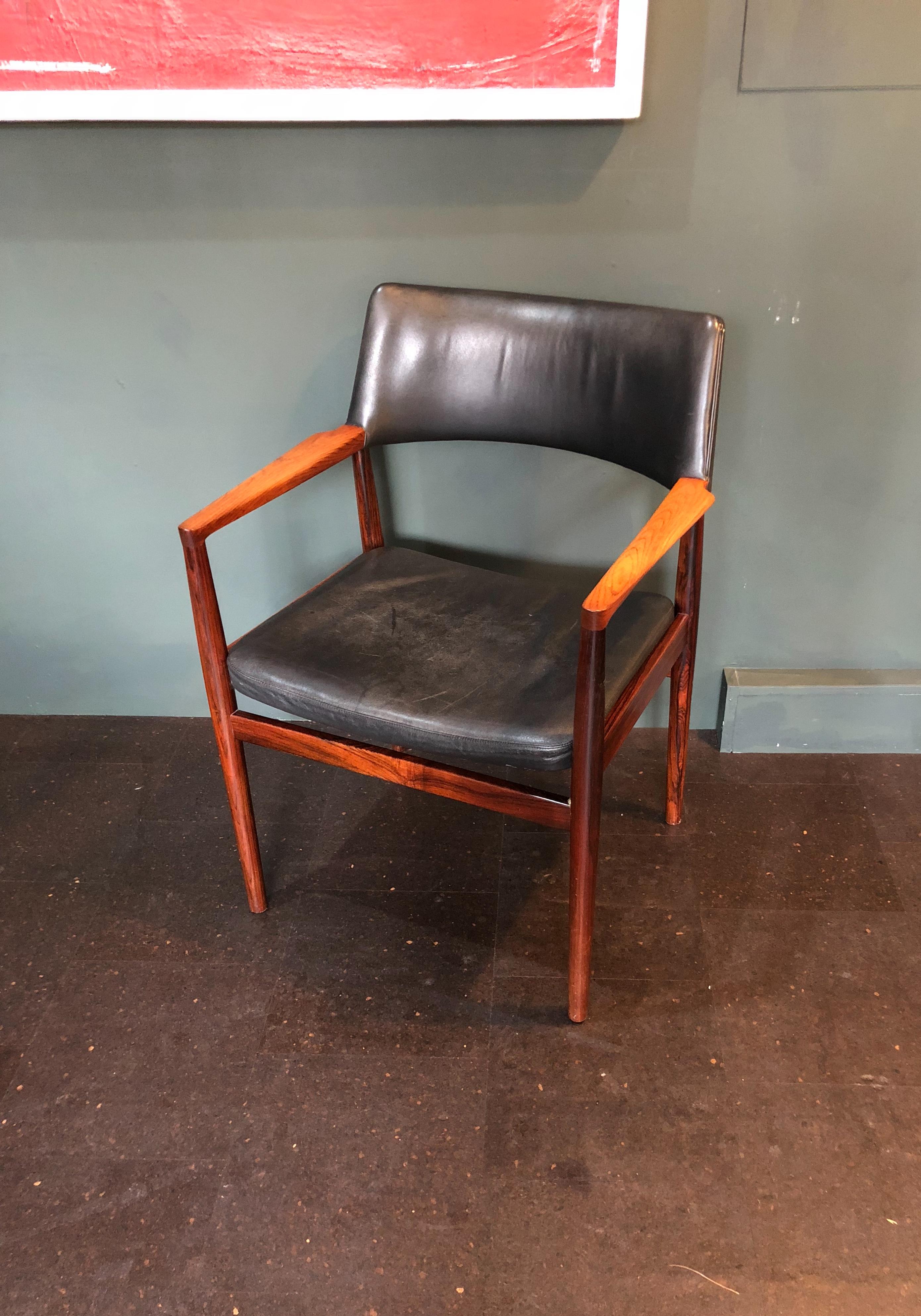 A very fine quality desk chair by Erik Worts. Stunning rosewood frame with original black leather. 
Thoroughly cleaned and re-oiled frame. Very comfortable.