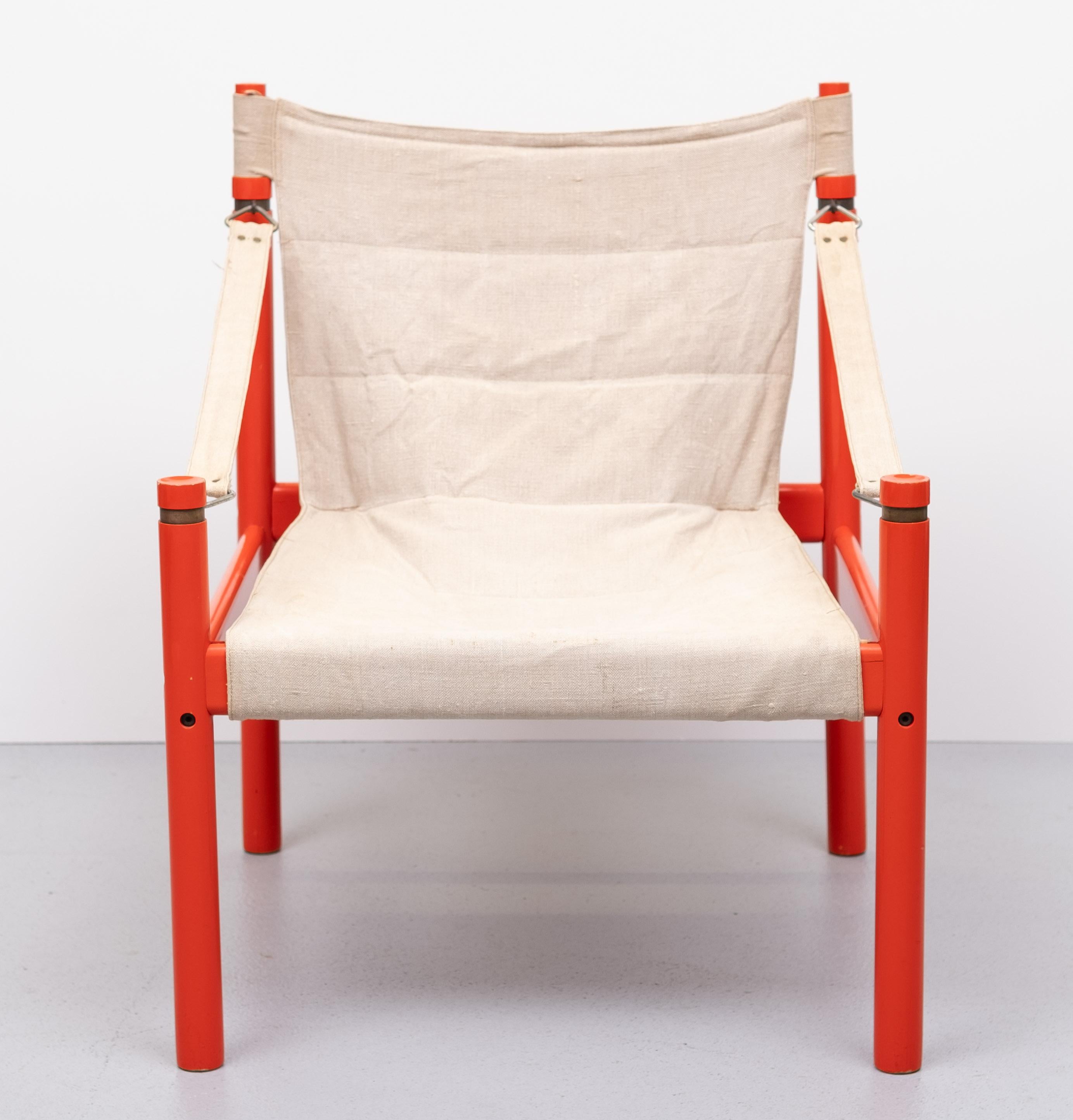 Beautiful. bright Orange Red color ,Safari chair ,comes with a Natural color 
Canvas . very nice  details .  good condition . 1960s Denmark 