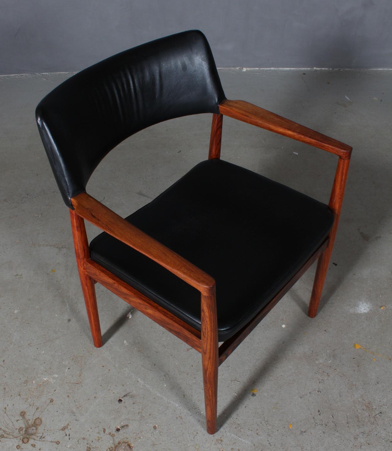 Erik Wørts armchair in solid rosewood.

Upholstered with black leather.

Made by Sorø Stolefabrik.