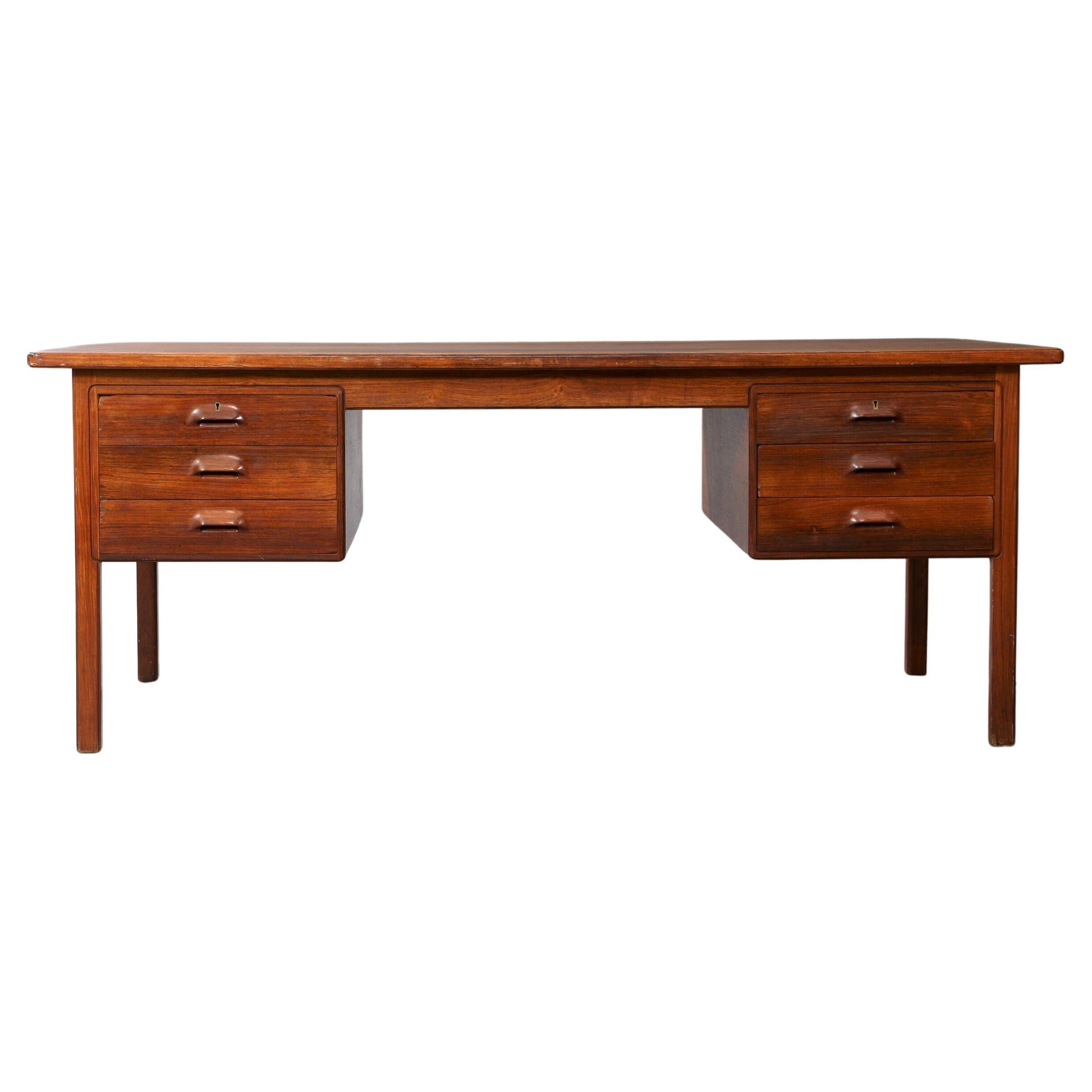 Erik Wørts: Freestanding "Mayor's" desk with profiled edges made 1953