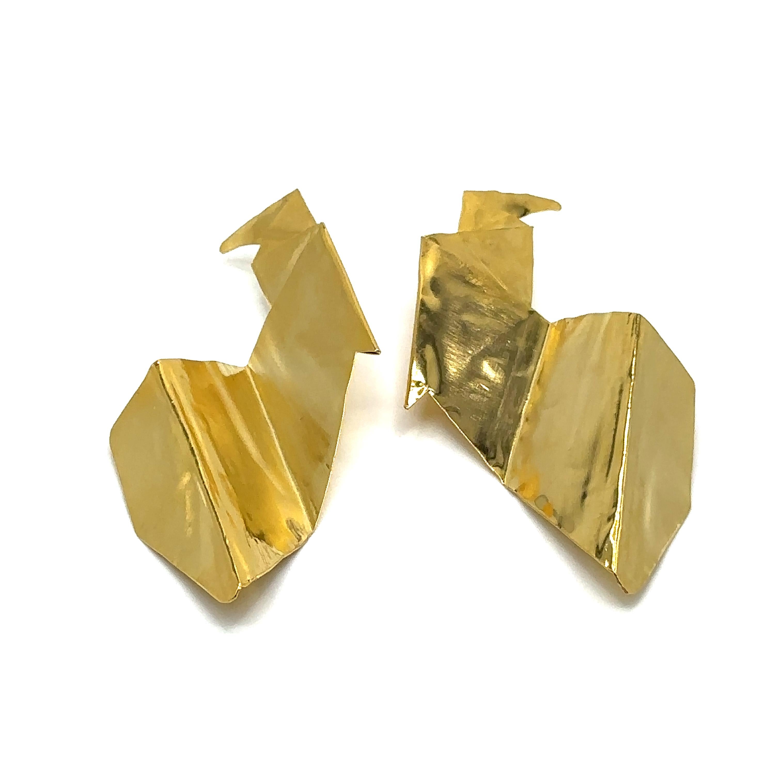 The piece was inspired by Japanese origami. Folding techniques were used.  Erika was created to bring style with that statement impact with the lightness and versatility that a piece of jewelry should have. It is a timeless pieces. 

Made out a