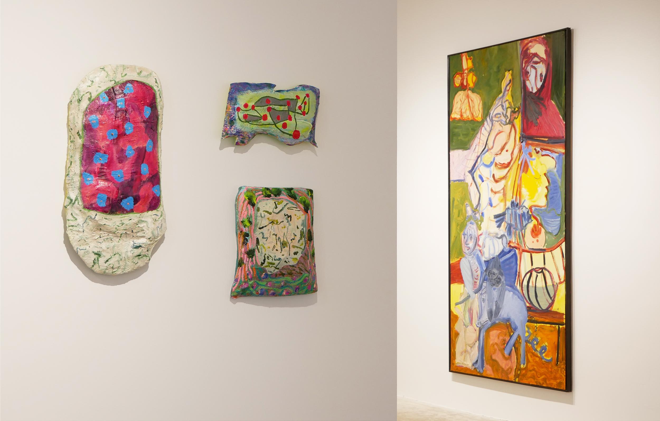Escultura contemporánea abstracta de yeso pintado de colores, obra de la artista local de Houston Erika Whitney. Actualmente en la exposición 