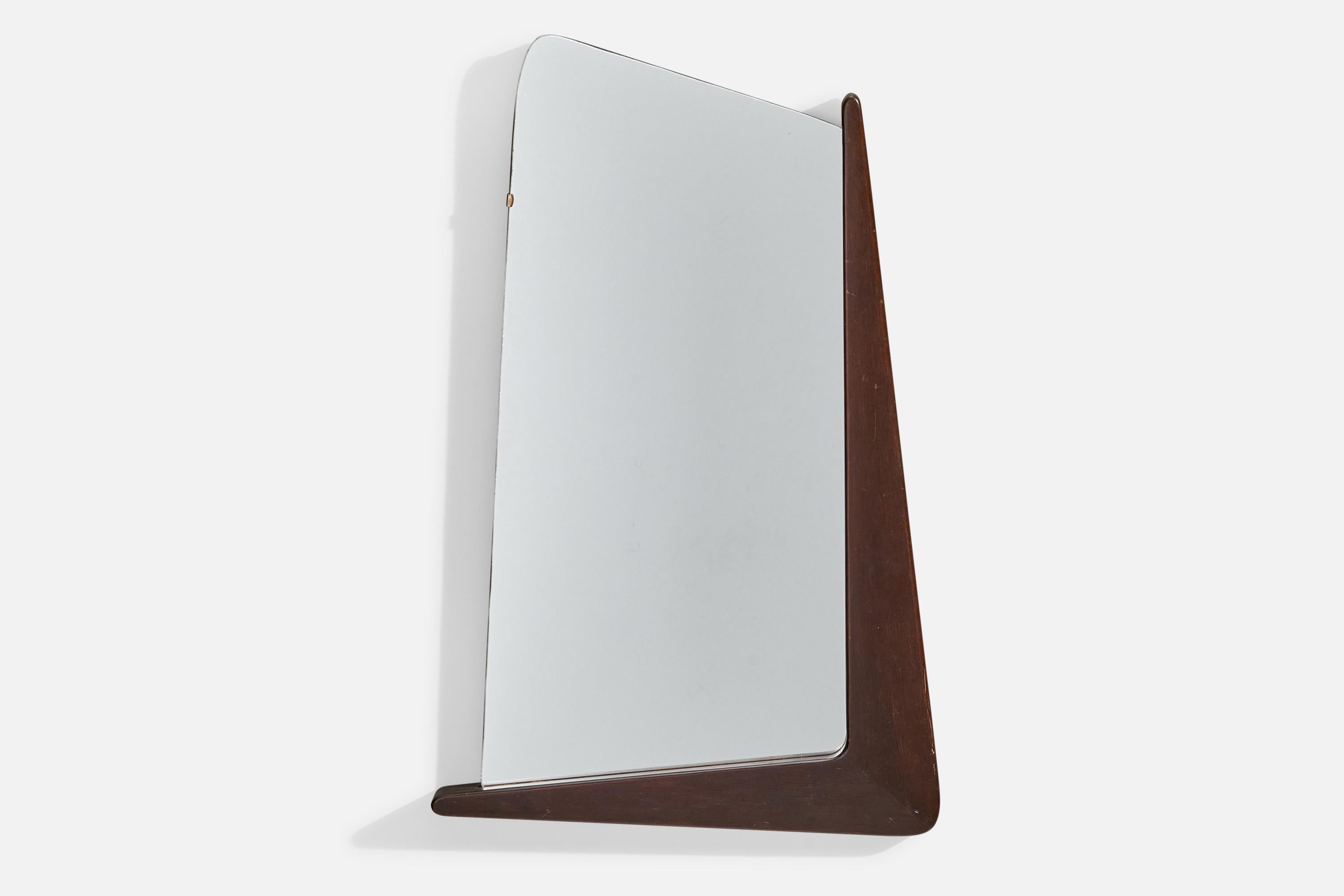 Miroir de forme libre en noyer teinté, conçu et produit par Eriksmåla Glas, Suède, c. 1950.
