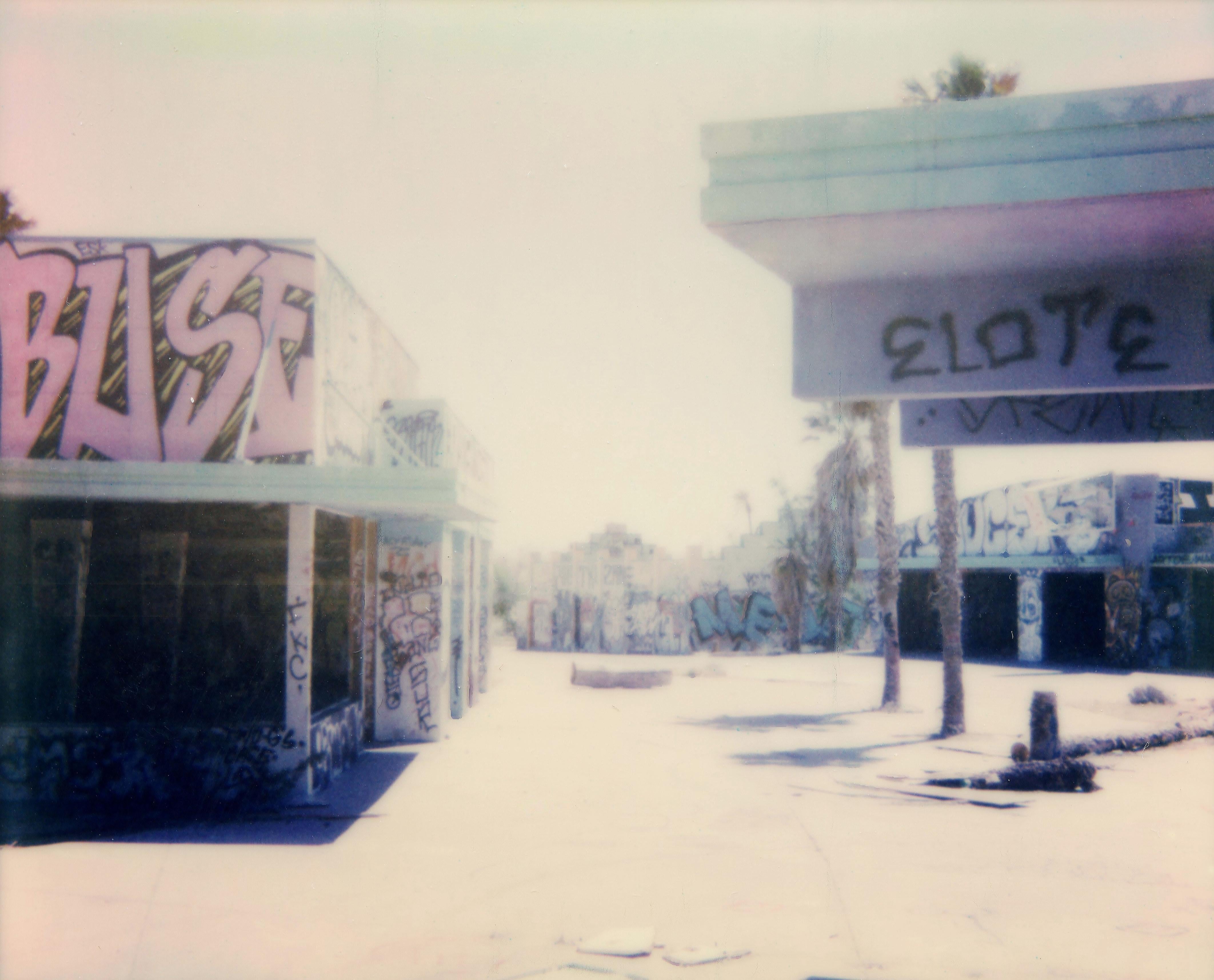 Color Photograph di Erin Dougherty - Elote (Lost in Time) - 21° secolo, Polaroid, Paesaggio