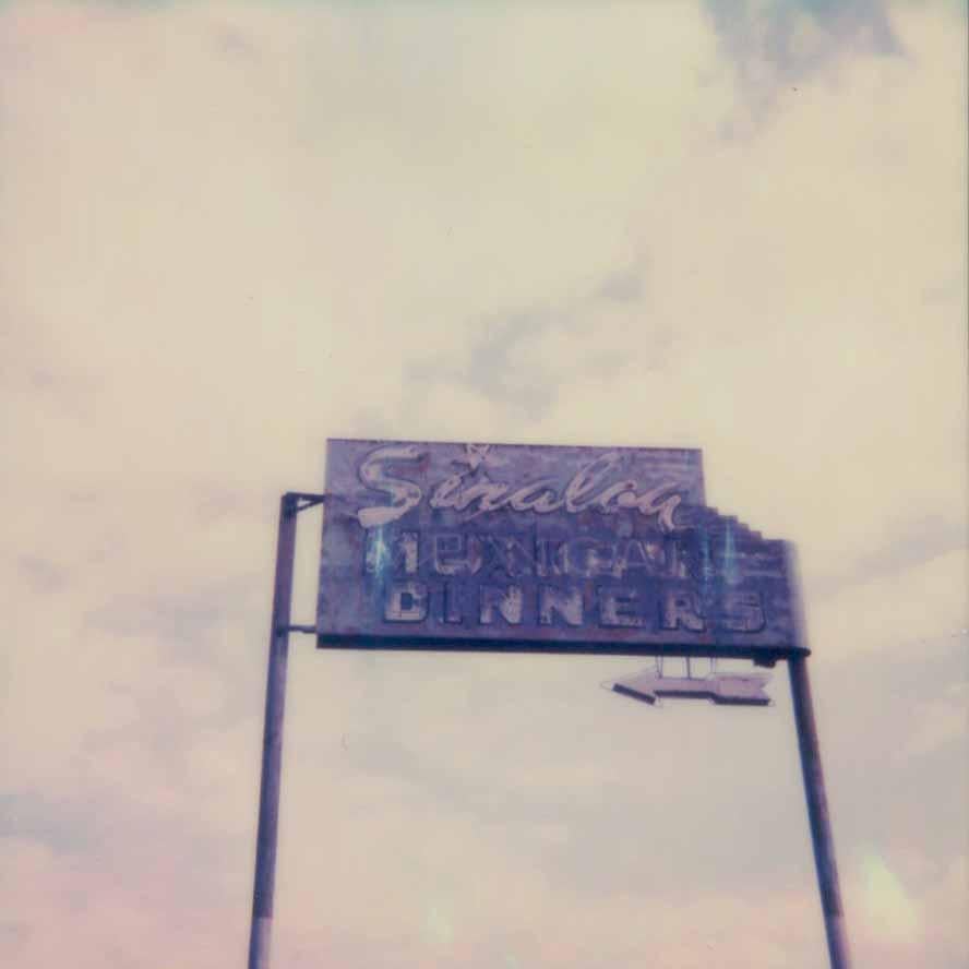 Sinaloa Blau (Ghosts of Route 99) – 21. Jahrhundert, Polaroid, Landschaft