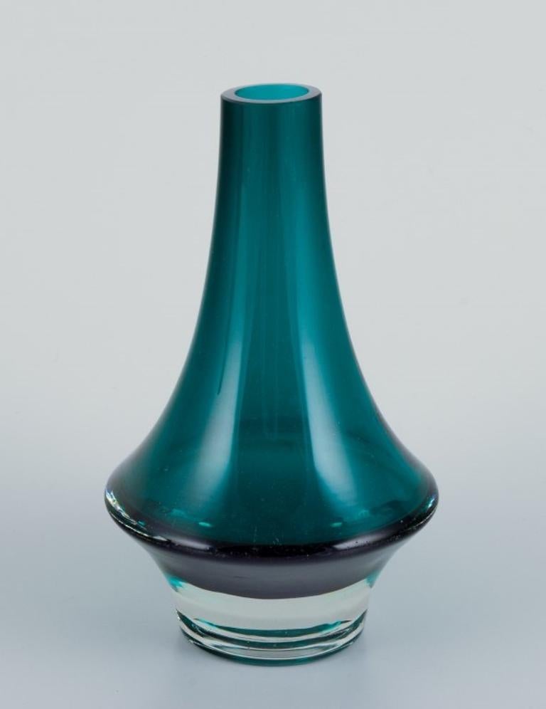 Erkkitapio Siiroinen for Riihimäen Lasi. Two vases in green and clear art glass In Excellent Condition For Sale In Copenhagen, DK