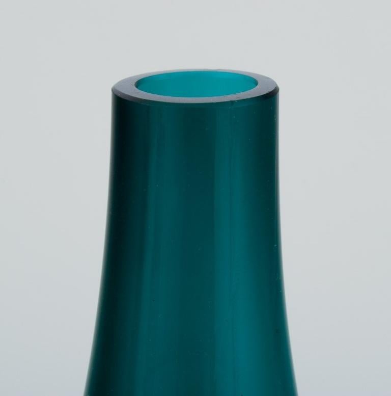 20th Century Erkkitapio Siiroinen for Riihimäen Lasi. Two vases in green and clear art glass For Sale