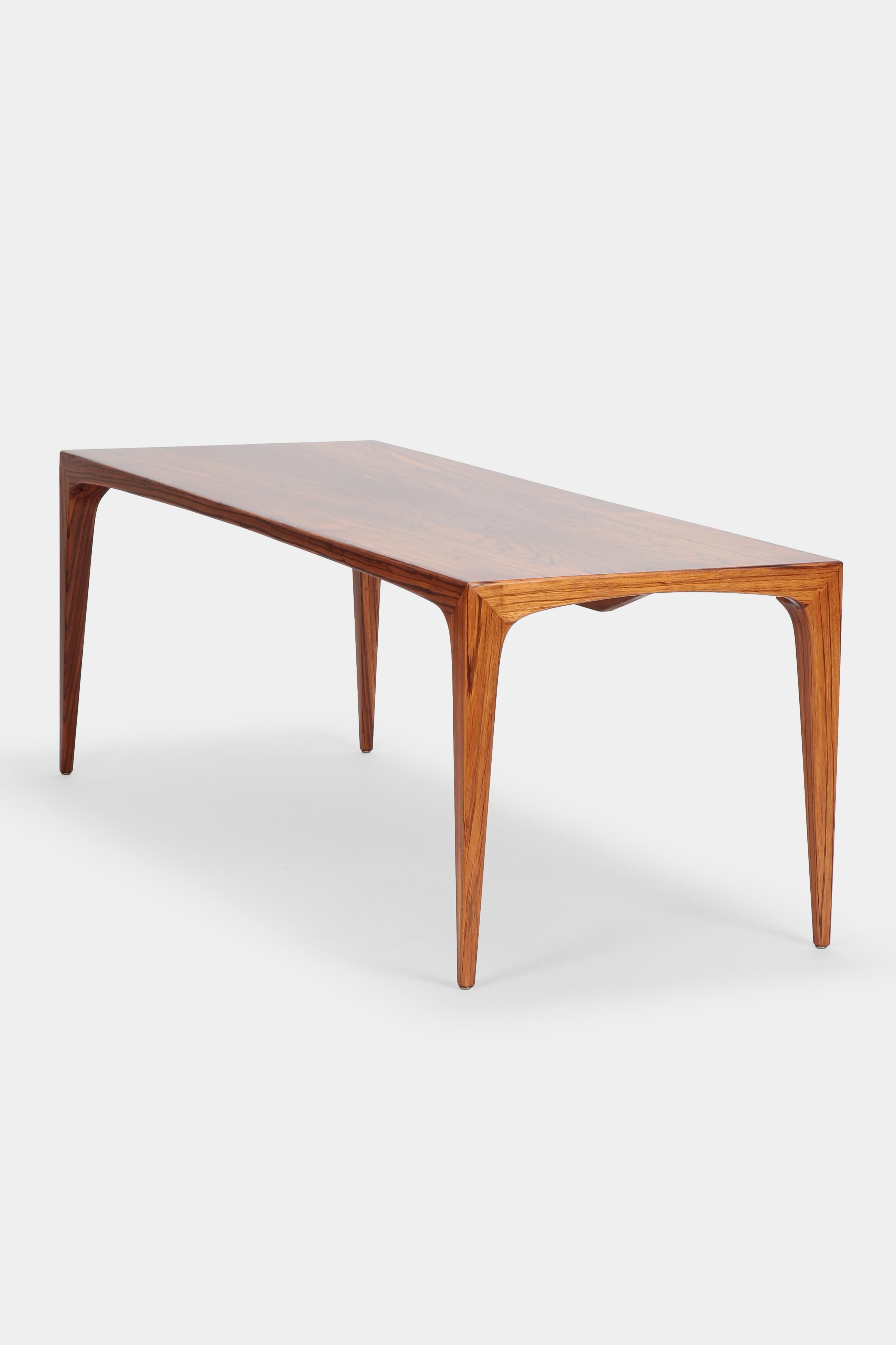 Description:
Erling Torvits coffee table manufactured by Heltborg Møbler in the 1960s in Denmark. Very rare coffee table made of beautiful, newly lacquered Rio rosewood.