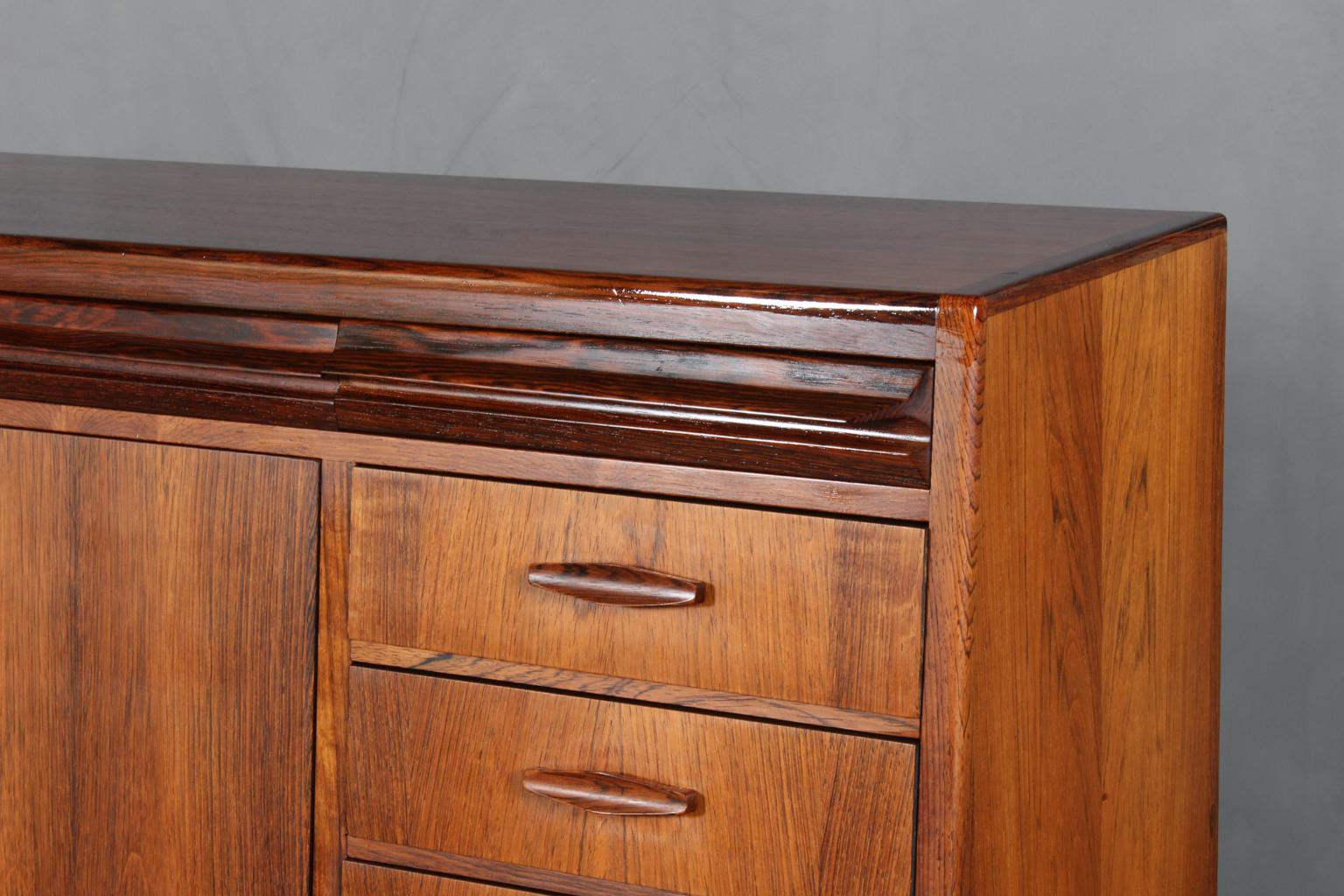 Erling Torvits secretary with drawers and writing desk.

Veenered with rosewood.

Made by Klim Møbelfabrik.