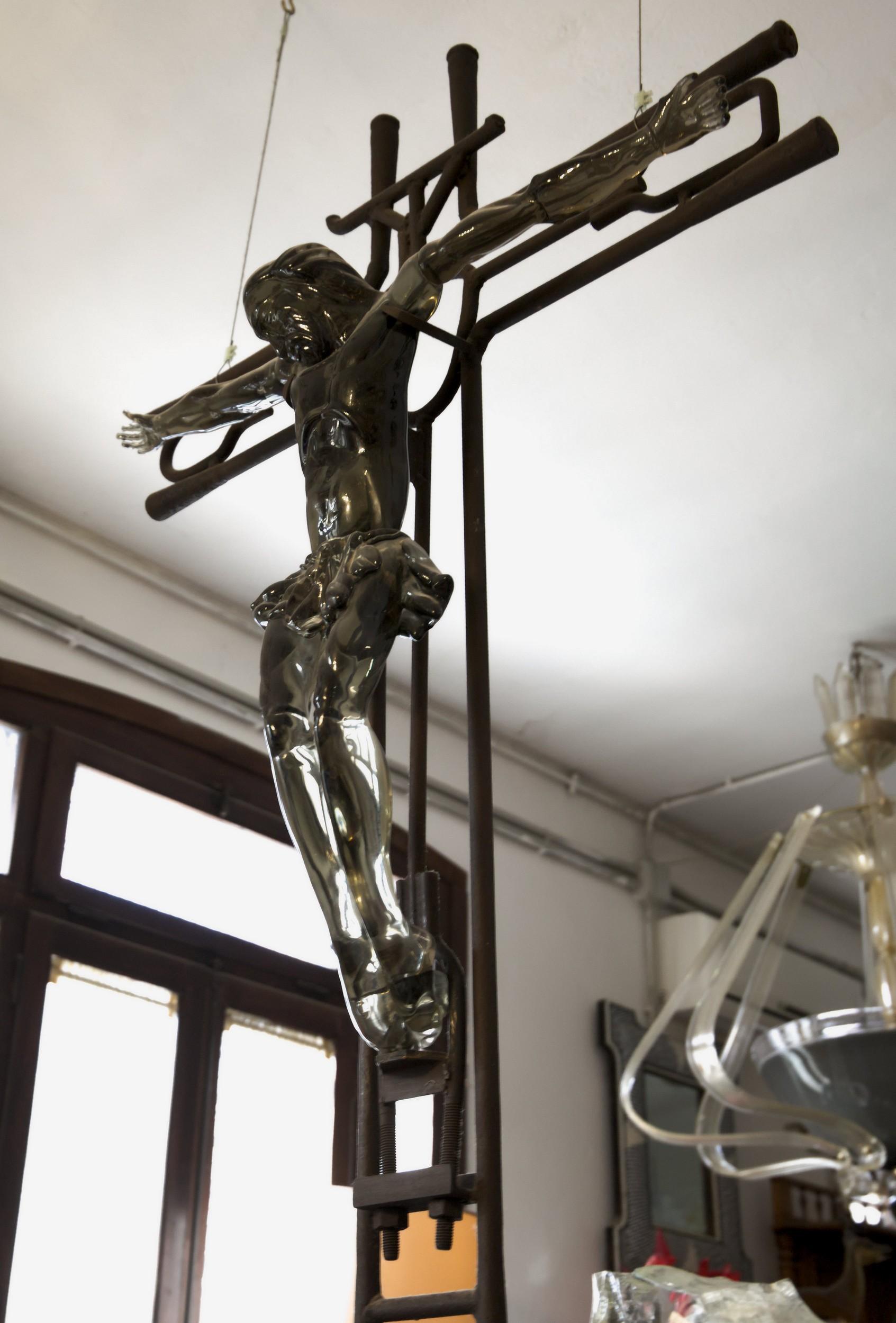 Ermanno Nason Christ of the Glassblowers Murano Glass and Iron Pipes du début des années 1970 en vente 6