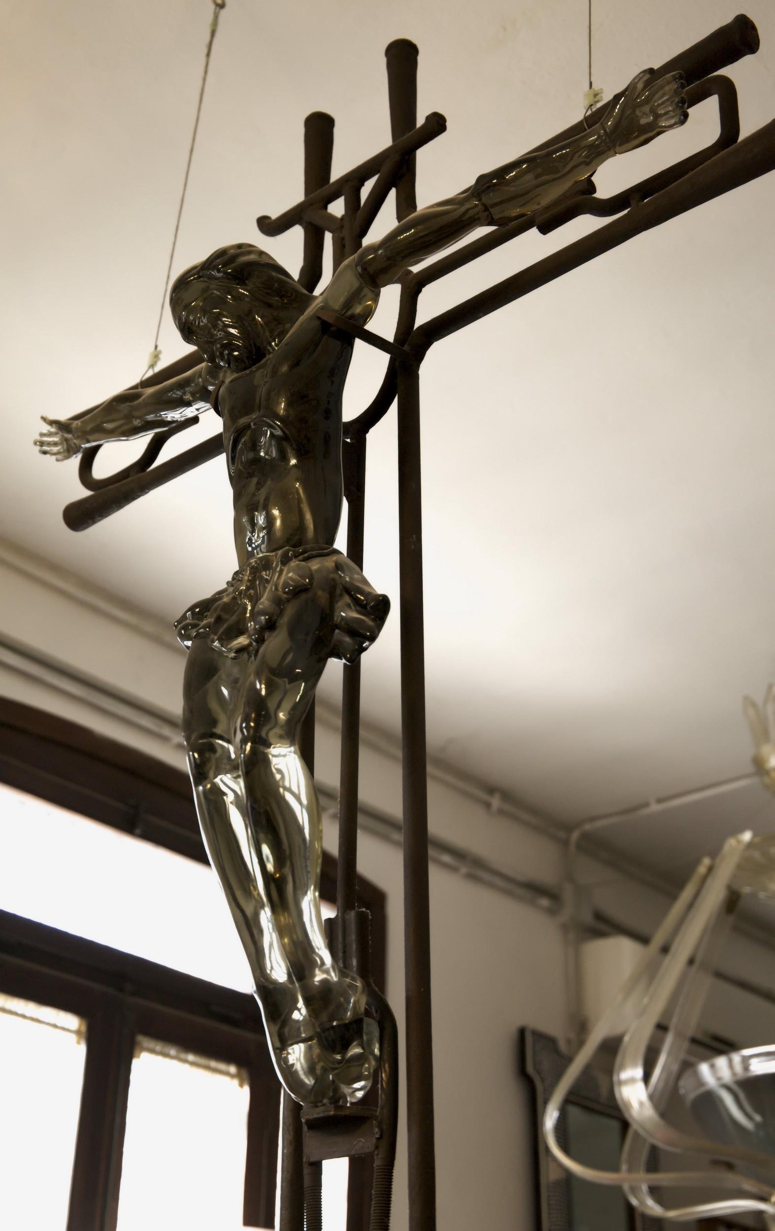 Ermanno Nason Christ of the Glassblowers Murano Glass and Iron Pipes du début des années 1970 en vente 8